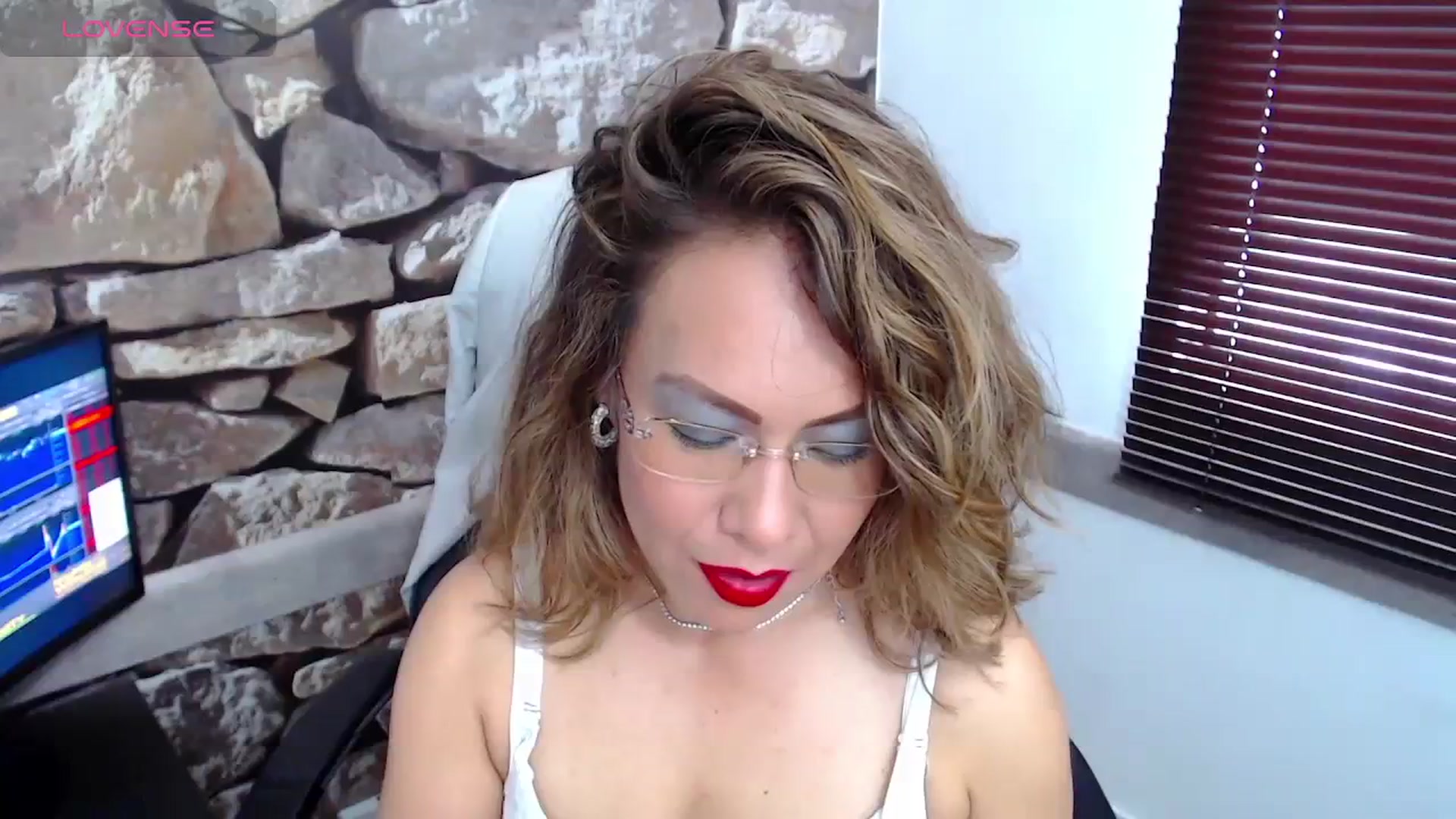 Gallery image thumbnail from office_secret's myfreecams stream on, 10/24/2023, 18:52 image 17 of 20