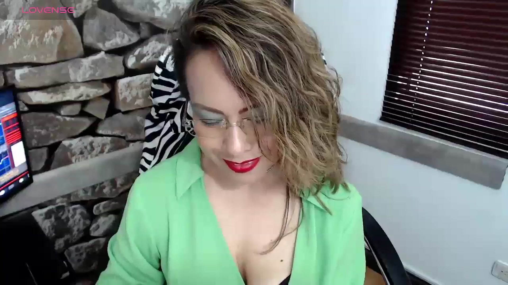 Gallery image thumbnail from office_secret's myfreecams stream on, 10/26/2023, 19:14 image 9 of 20