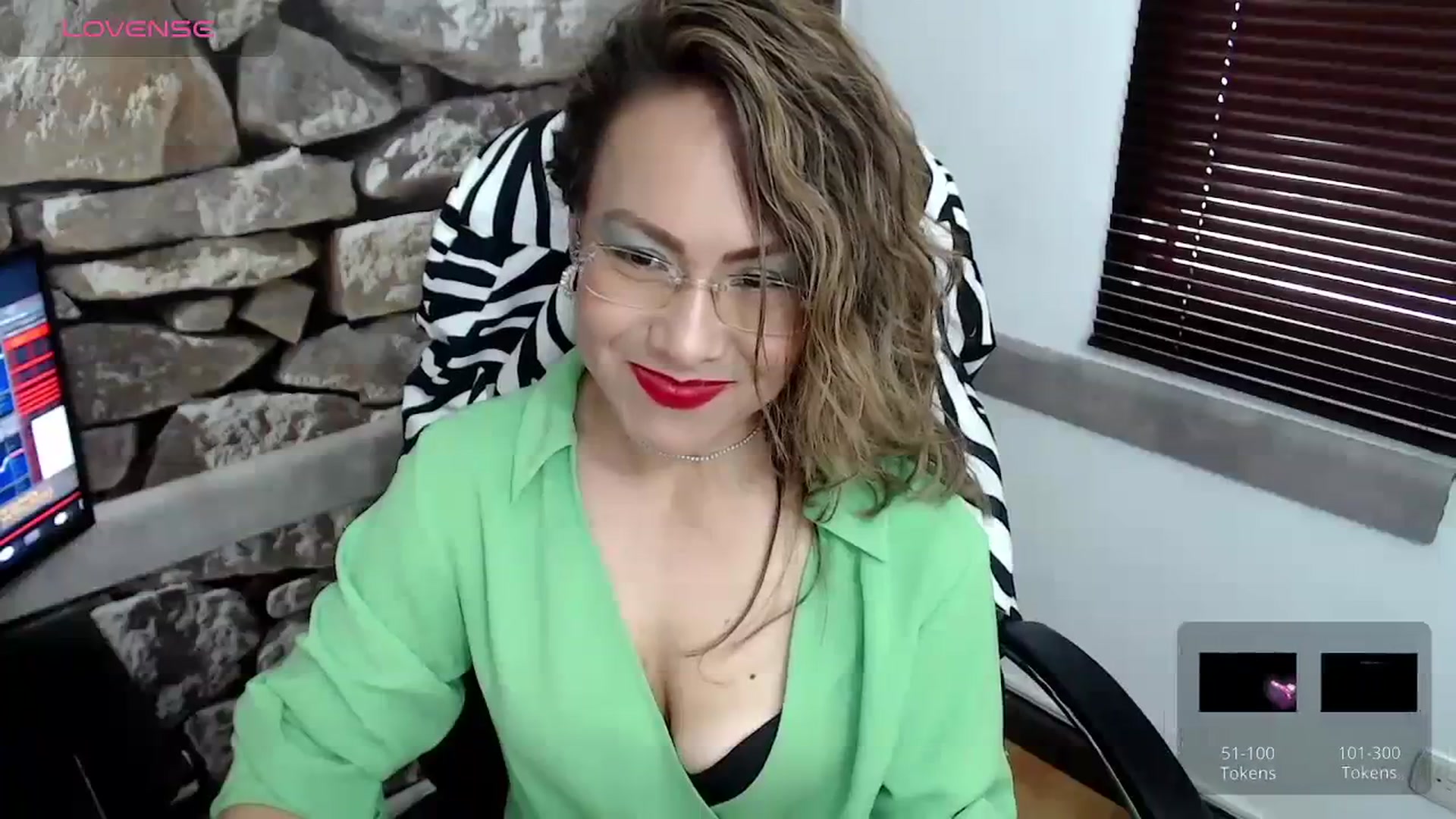 Gallery image thumbnail from office_secret's myfreecams stream on, 10/26/2023, 19:14 image 6 of 20