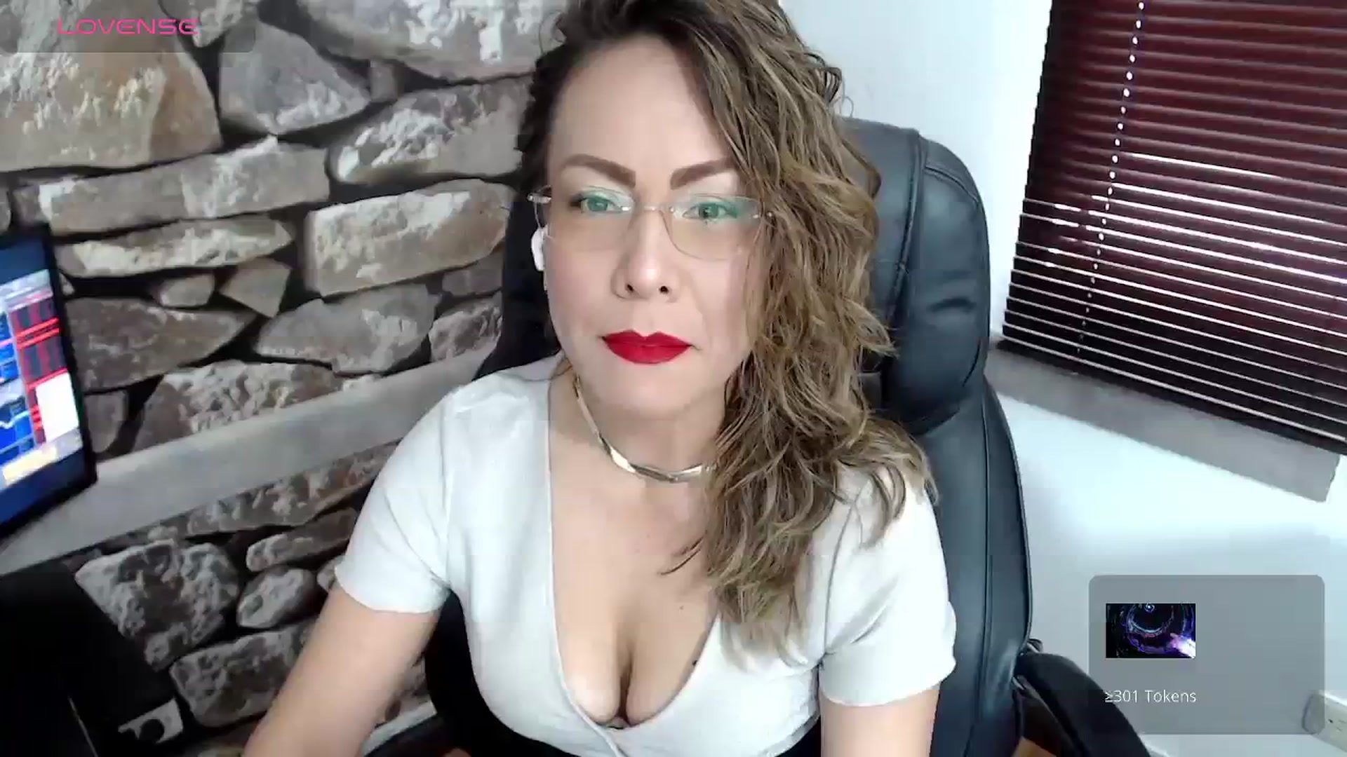 Gallery image thumbnail from office_secret's myfreecams stream on, 10/27/2023, 17:44 image 1 of 20