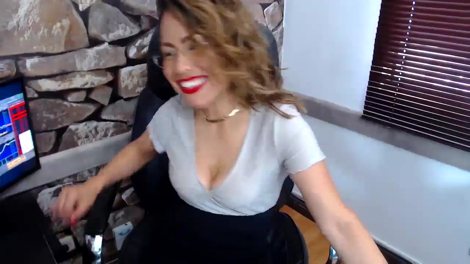Gallery image thumbnail from office_secret's myfreecams stream on, 10/27/2023, 18:57 image 17 of 20