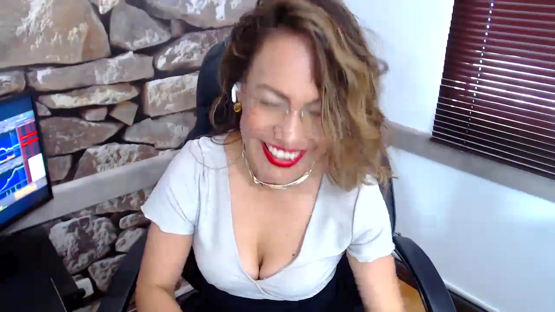 Gallery image thumbnail from office_secret's myfreecams stream on, 10/27/2023, 18:57 image 4 of 20