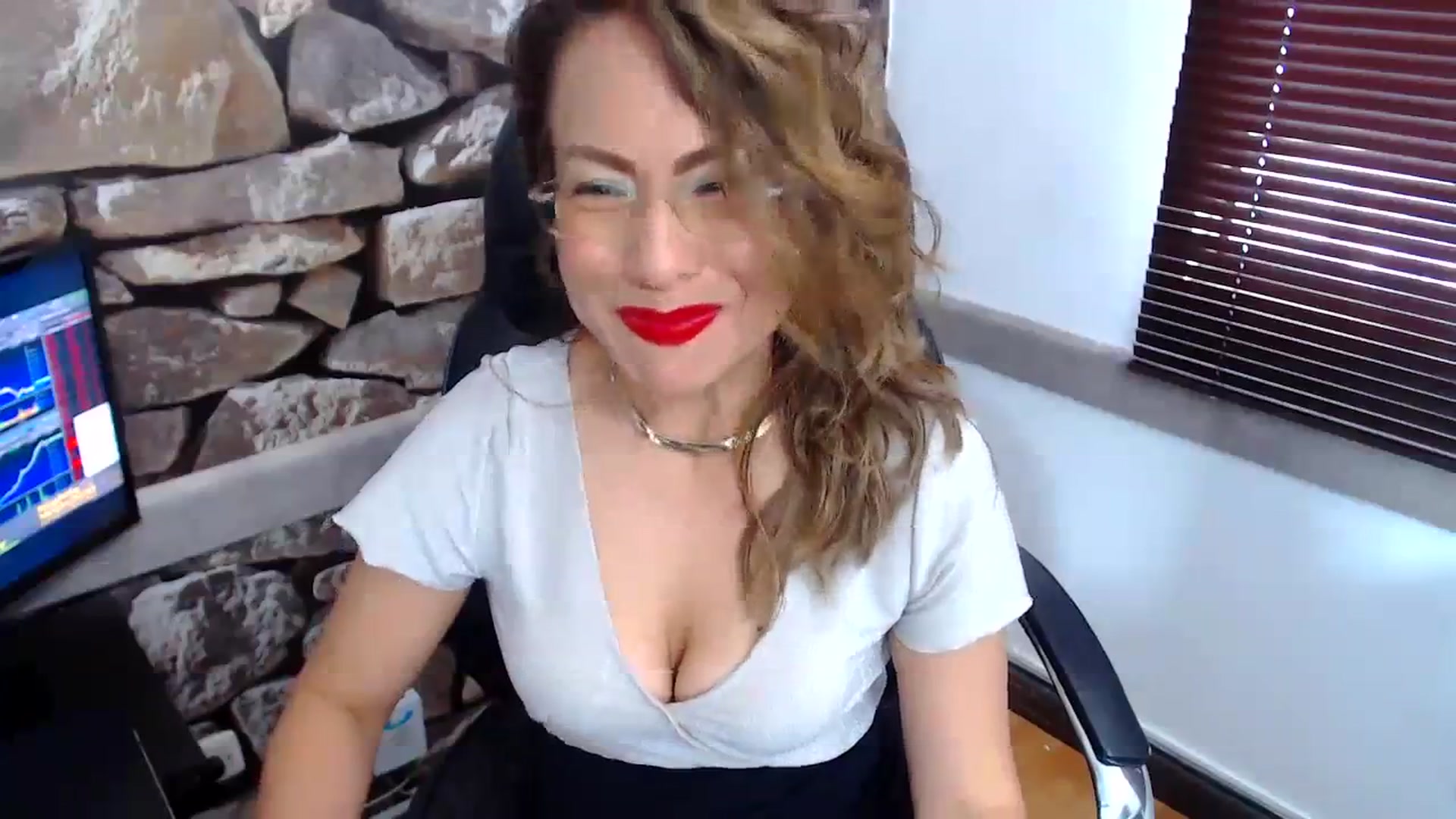 Gallery image thumbnail from office_secret's myfreecams stream on, 10/27/2023, 18:57 image 3 of 20