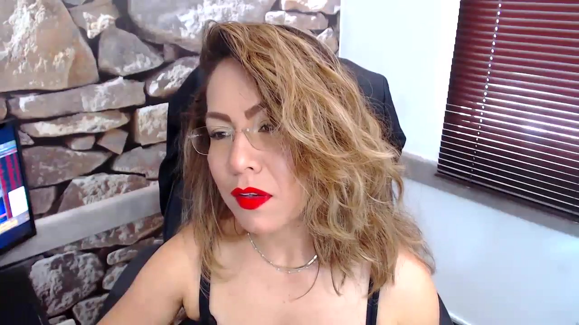 Gallery image thumbnail from office_secret's myfreecams stream on, 10/30/2023, 17:50 image 13 of 20