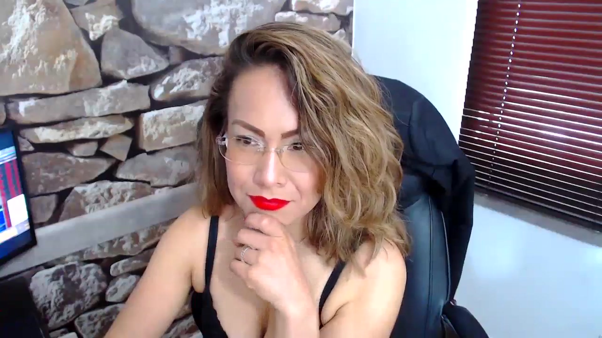 Gallery image thumbnail from office_secret's myfreecams stream on, 10/30/2023, 18:49 image 8 of 20