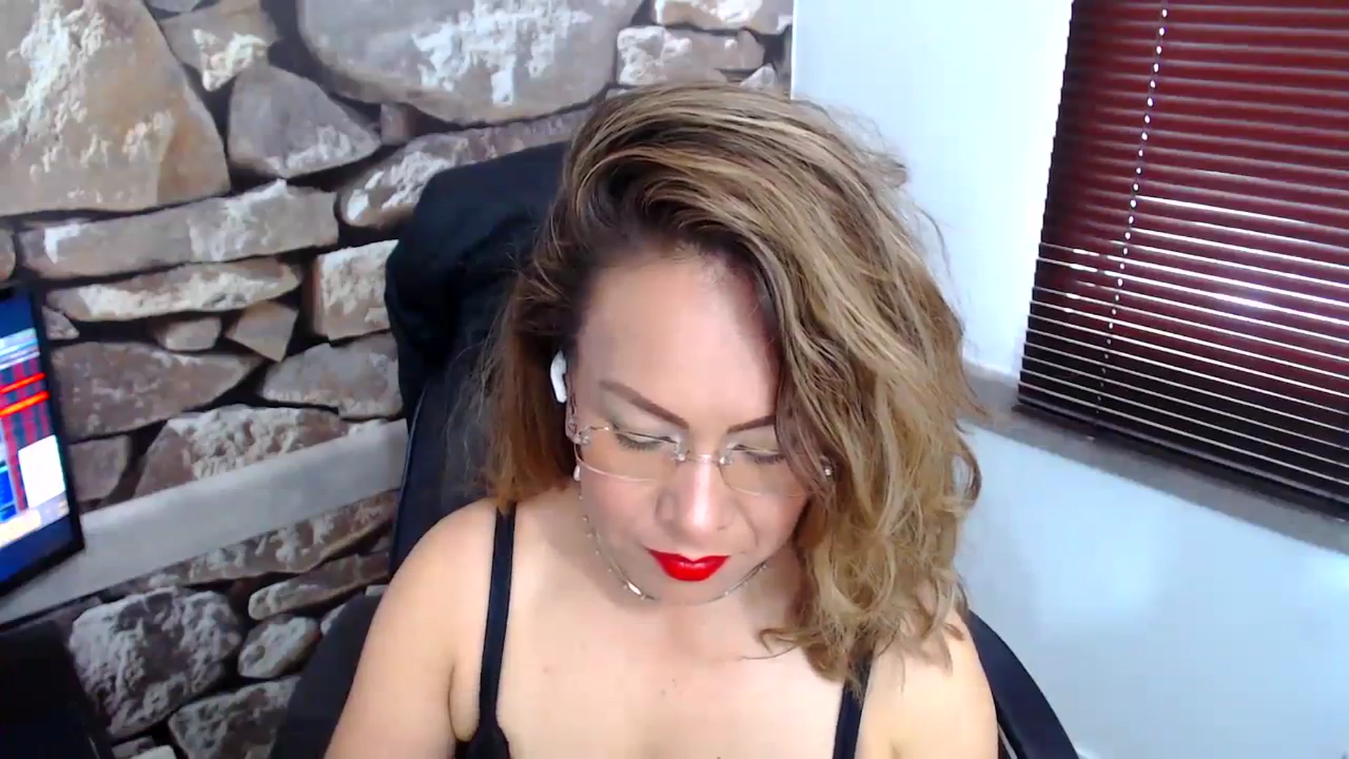 Gallery image thumbnail from office_secret's myfreecams stream on, 10/30/2023, 18:49 image 4 of 20