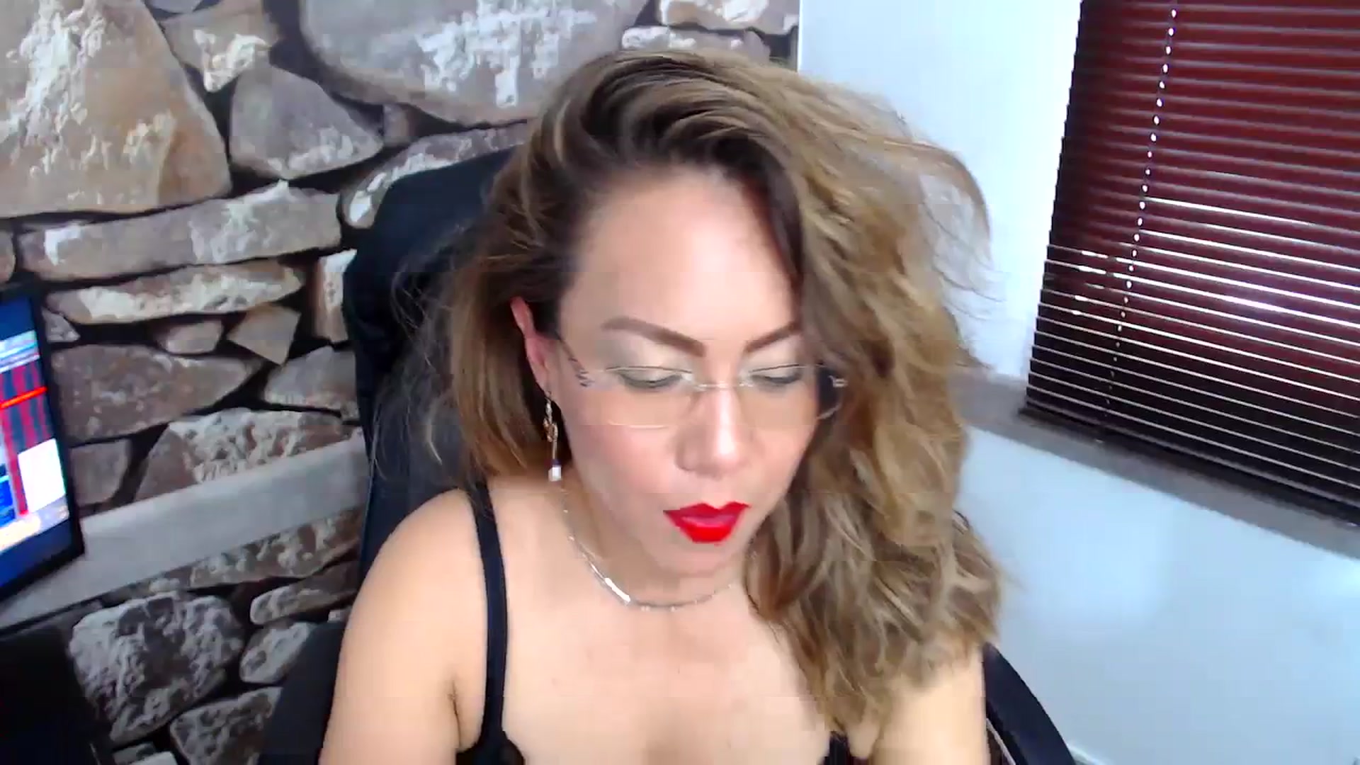 Gallery image thumbnail from office_secret's myfreecams stream on, 10/30/2023, 18:49 image 17 of 20