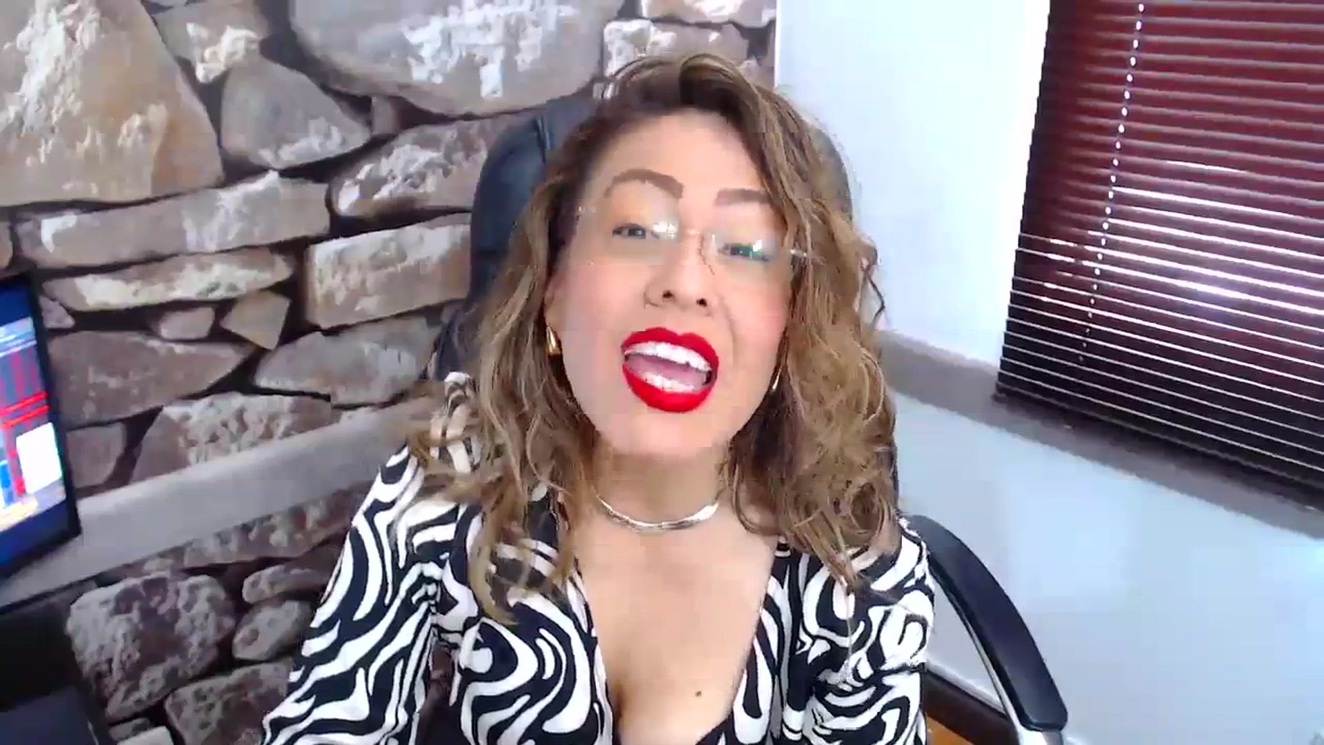 Gallery image thumbnail from office_secret's myfreecams stream on, 10/31/2023, 18:02 image 3 of 20