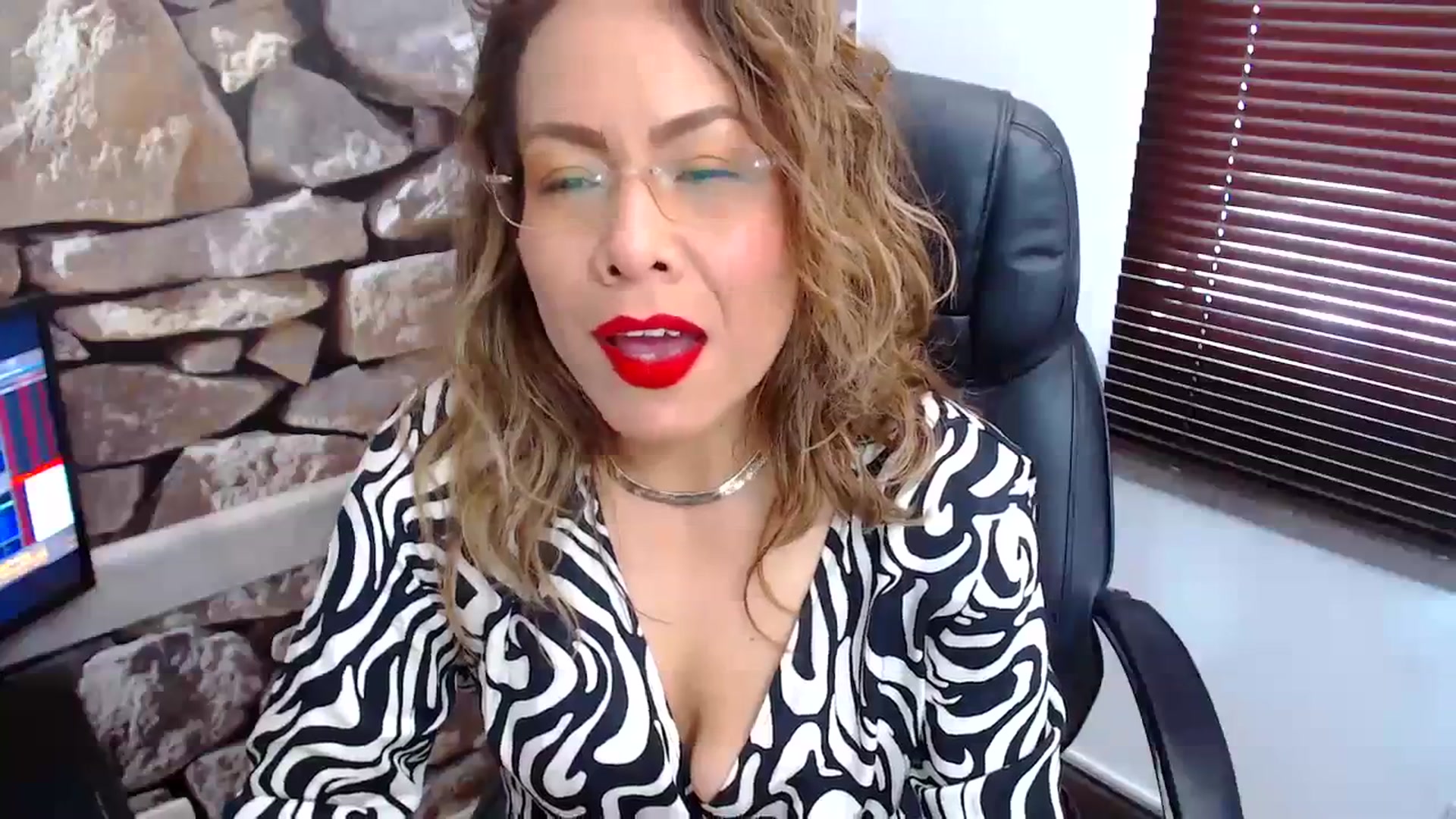 Gallery image thumbnail from office_secret's myfreecams stream on, 10/31/2023, 18:02 image 6 of 20