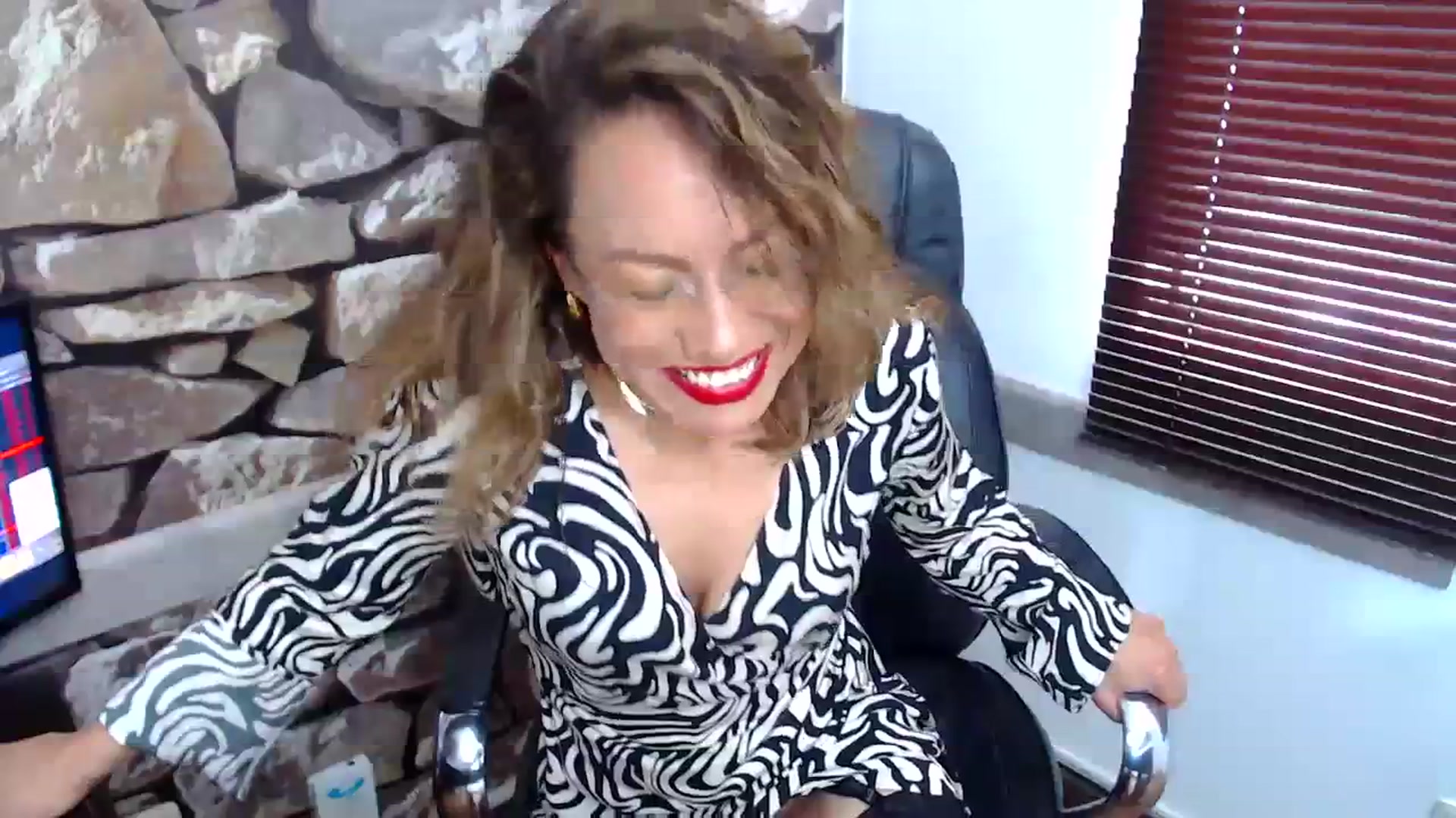 Gallery image thumbnail from office_secret's myfreecams stream on, 10/31/2023, 18:02 image 17 of 20