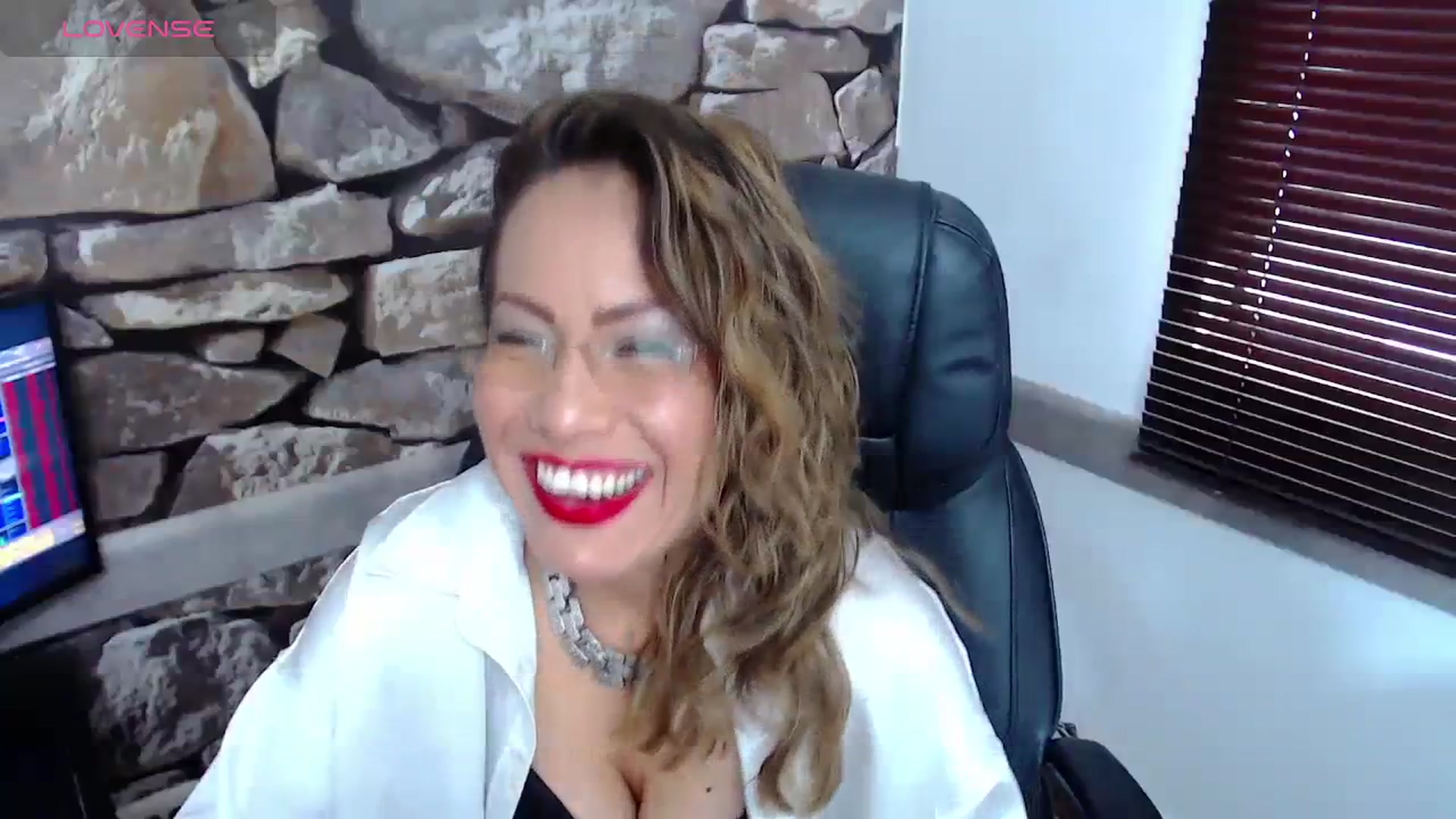 Gallery image thumbnail from office_secret's myfreecams stream on, 11/02/2023, 16:49 image 14 of 20