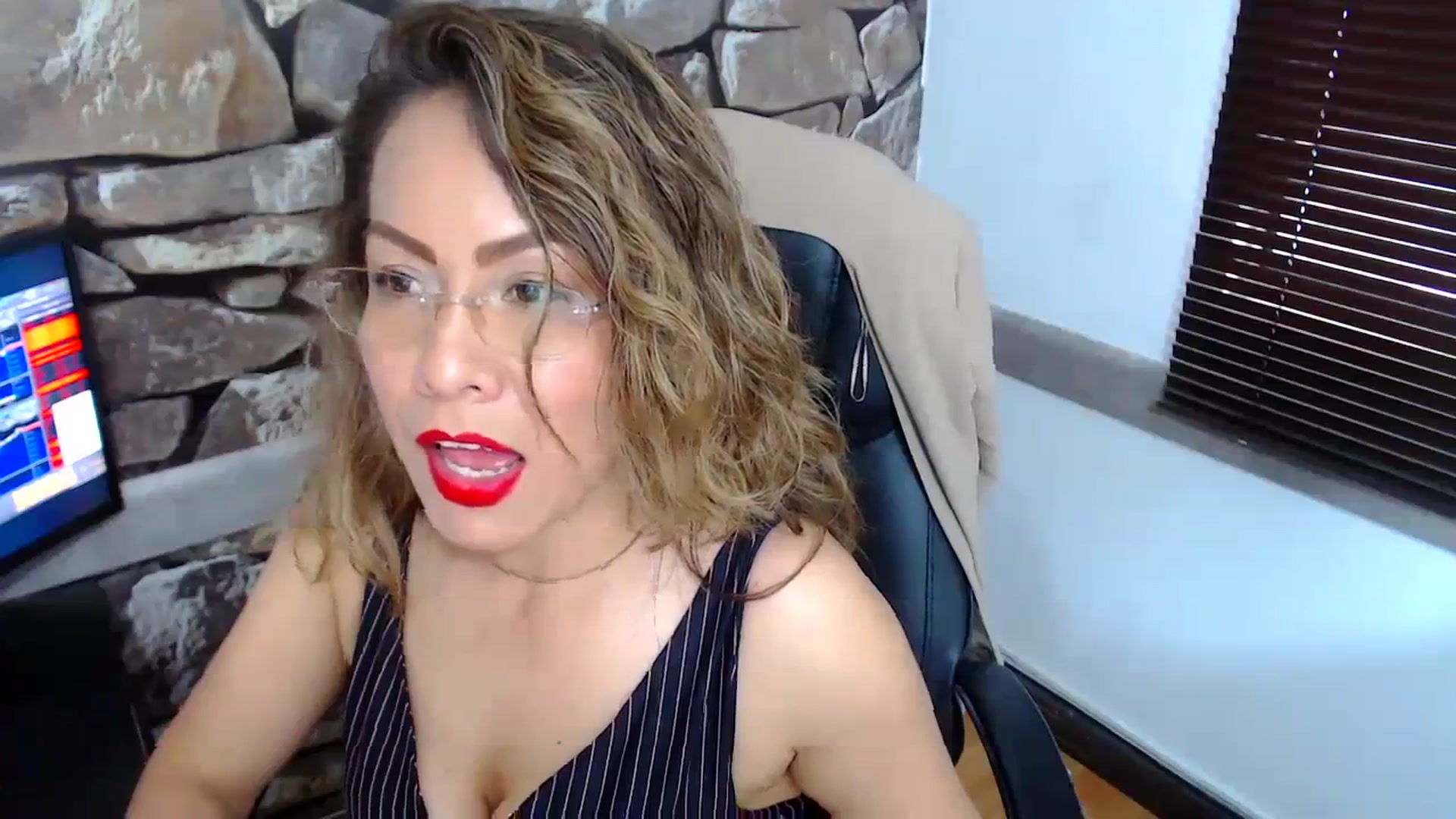 Gallery image thumbnail from office_secret's myfreecams stream on, 11/03/2023, 18:23 image 19 of 20