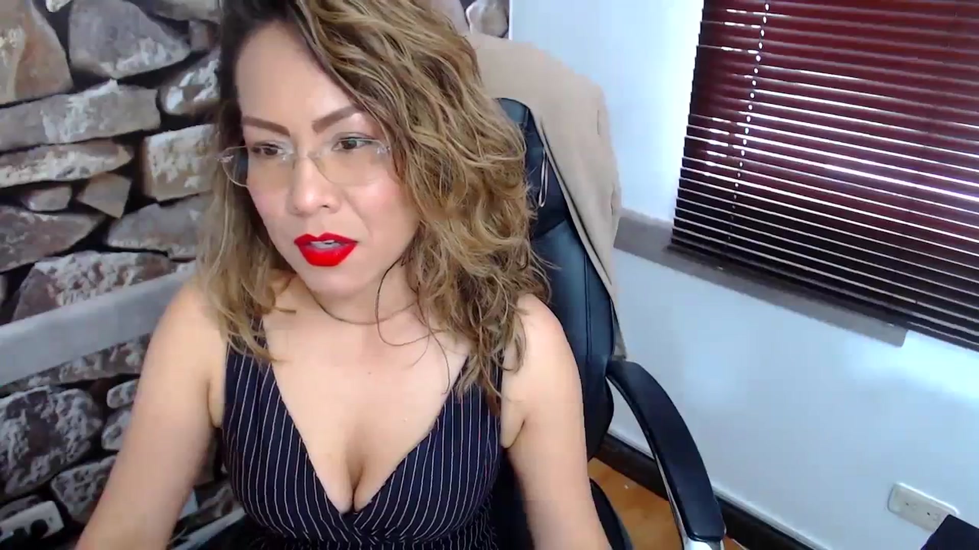 Gallery image thumbnail from office_secret's myfreecams stream on, 11/03/2023, 18:23 image 4 of 20