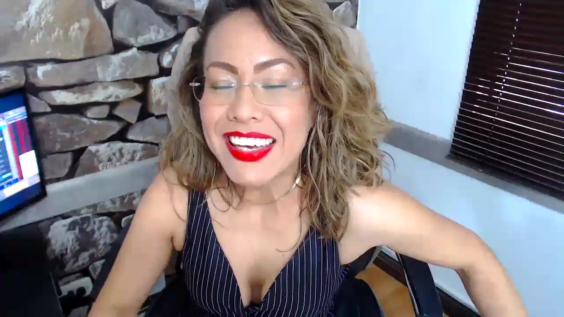 Gallery image thumbnail from office_secret's myfreecams stream on, 11/03/2023, 19:06 image 12 of 20