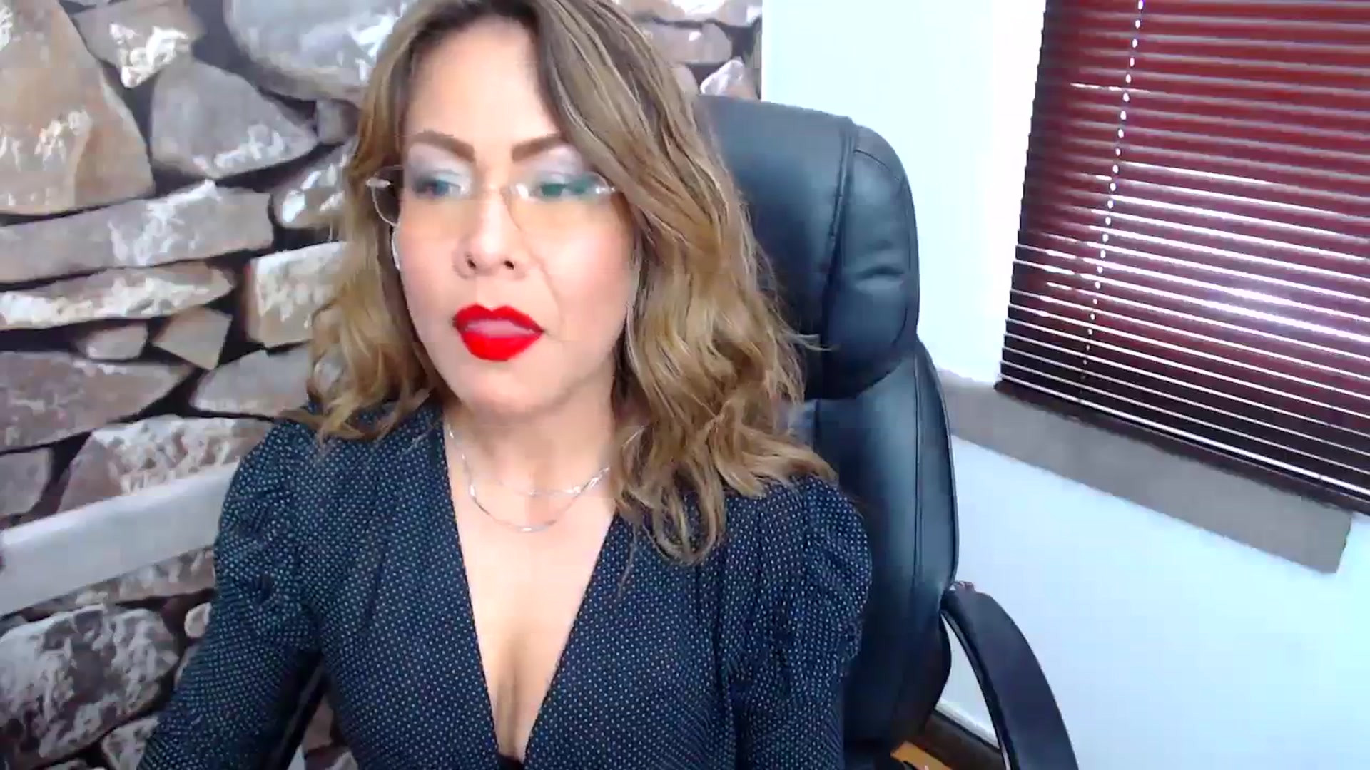 Gallery image thumbnail from office_secret's myfreecams stream on, 11/06/2023, 17:52 image 5 of 20