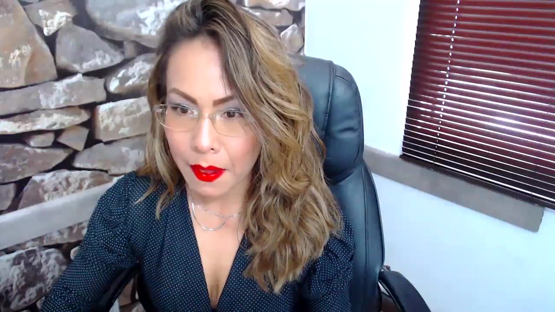 Gallery image thumbnail from office_secret's myfreecams stream on, 11/06/2023, 17:52 image 10 of 20