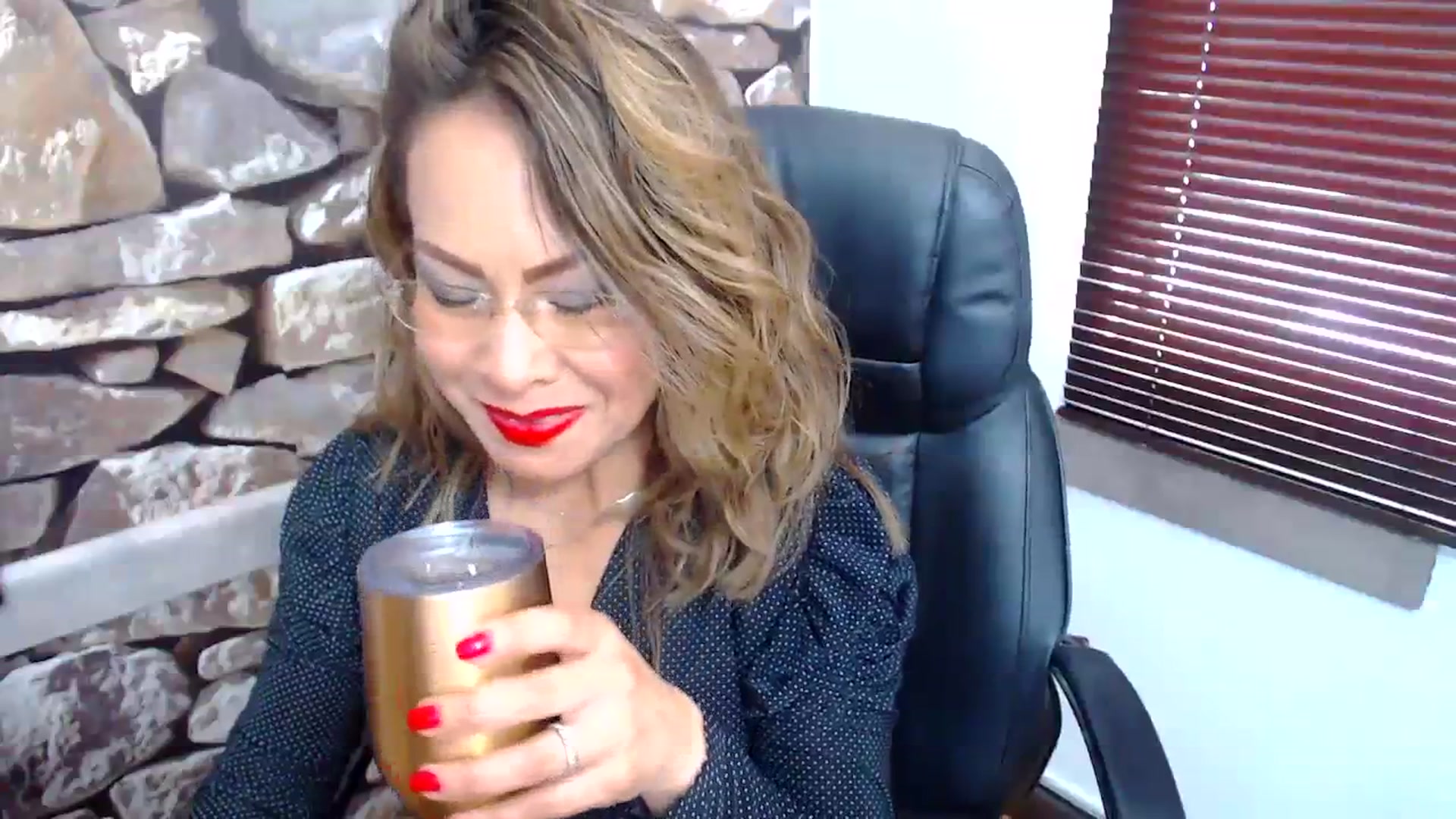 Gallery image thumbnail from office_secret's myfreecams stream on, 11/06/2023, 17:52 image 9 of 20