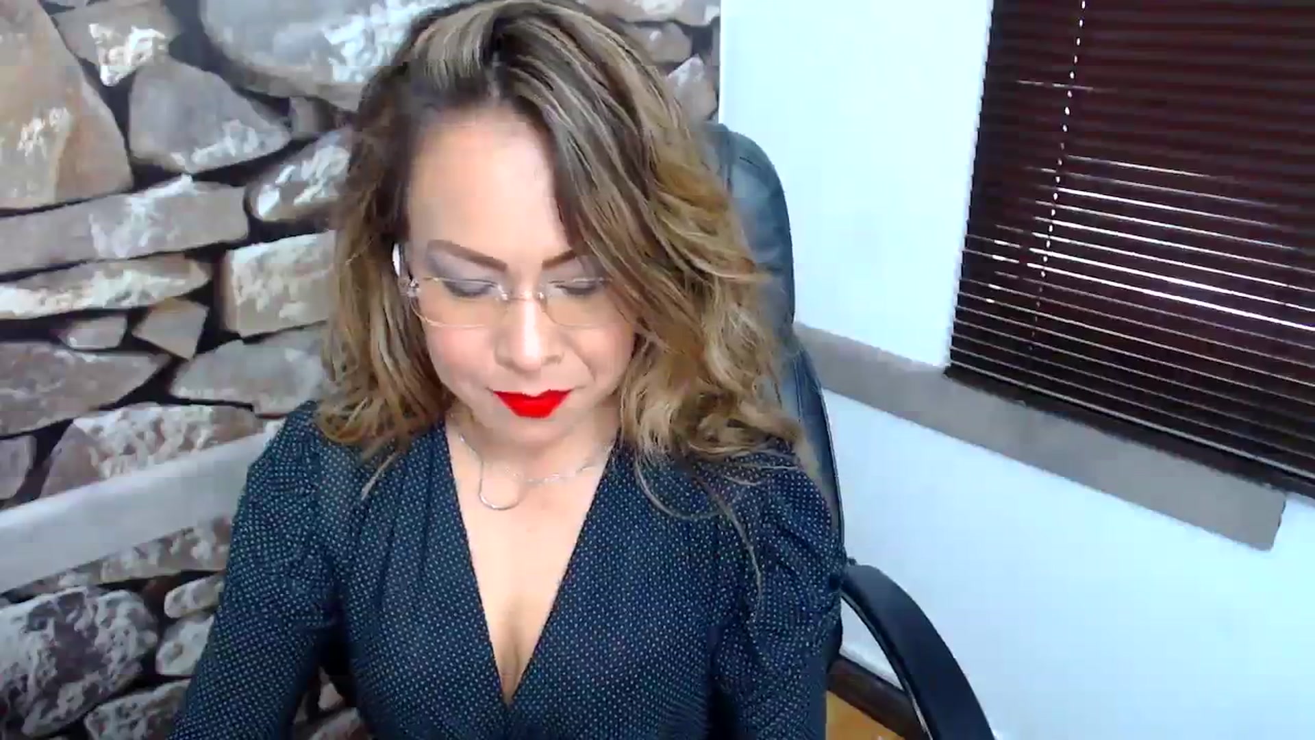 Gallery image thumbnail from office_secret's myfreecams stream on, 11/06/2023, 19:05 image 4 of 20