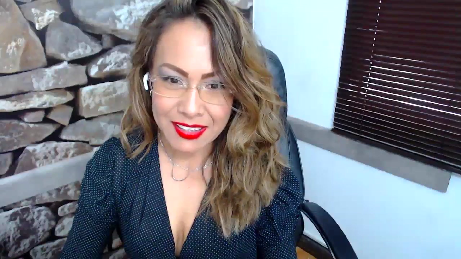Gallery image thumbnail from office_secret's myfreecams stream on, 11/06/2023, 19:05 image 5 of 20