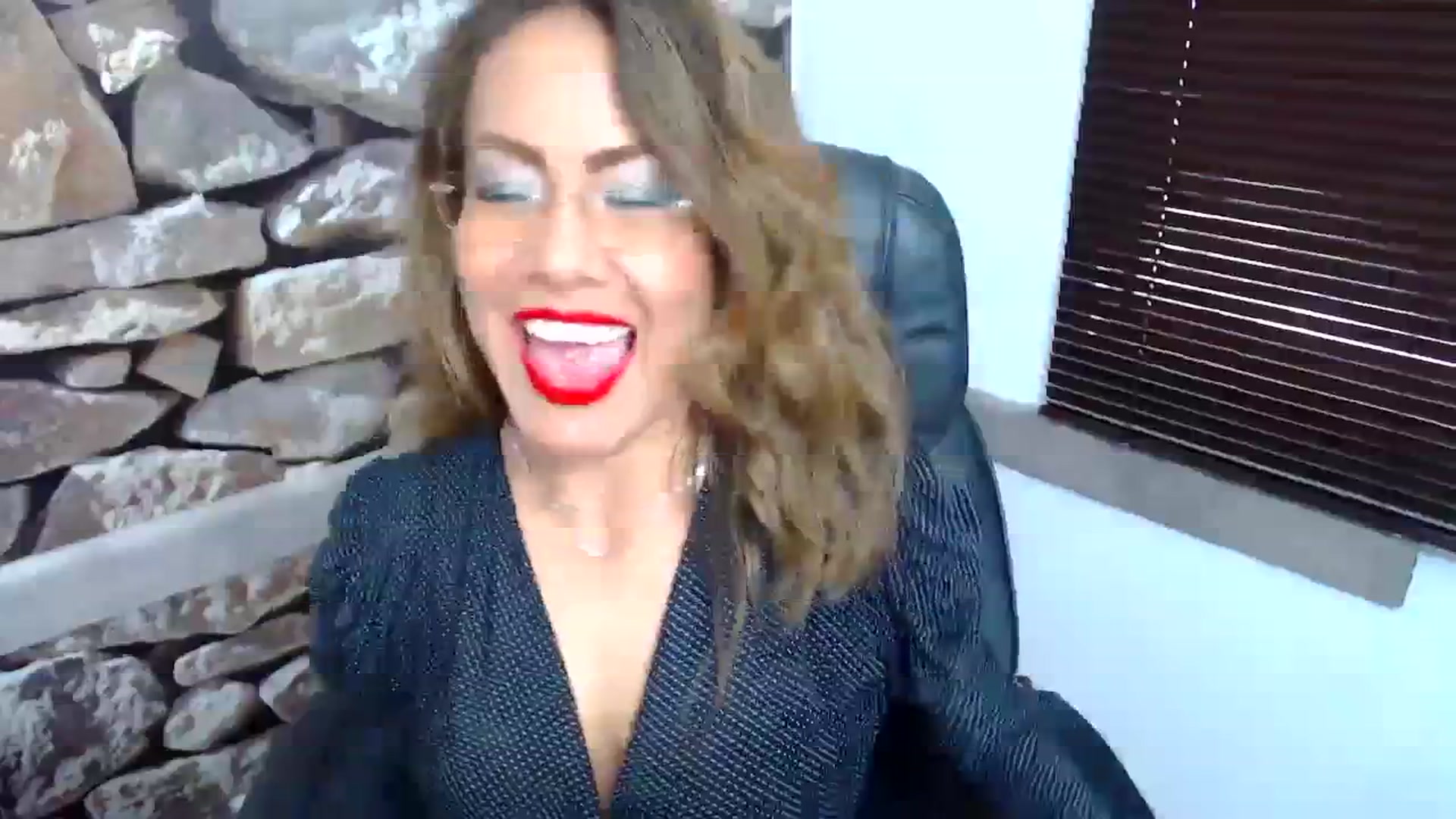 Gallery image thumbnail from office_secret's myfreecams stream on, 11/06/2023, 19:05 image 12 of 20