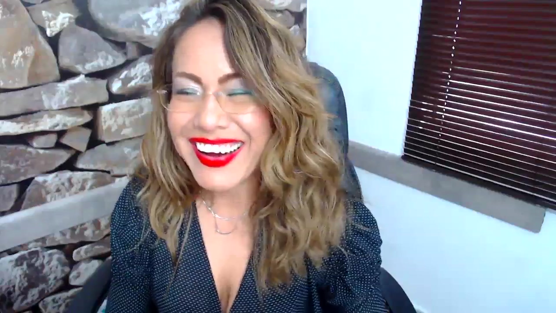 Gallery image thumbnail from office_secret's myfreecams stream on, 11/06/2023, 19:05 image 18 of 20