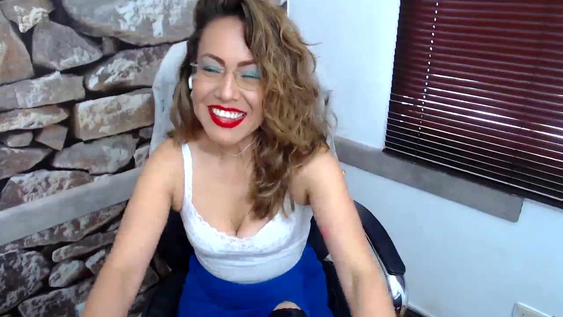 Gallery image thumbnail from office_secret's myfreecams stream on, 11/07/2023, 18:19 image 5 of 20