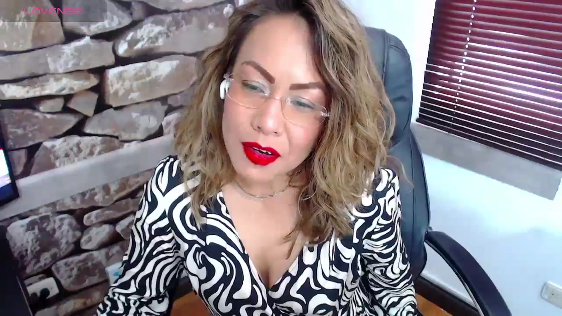Gallery image thumbnail from office_secret's myfreecams stream on, 11/10/2023, 17:26 image 20 of 20