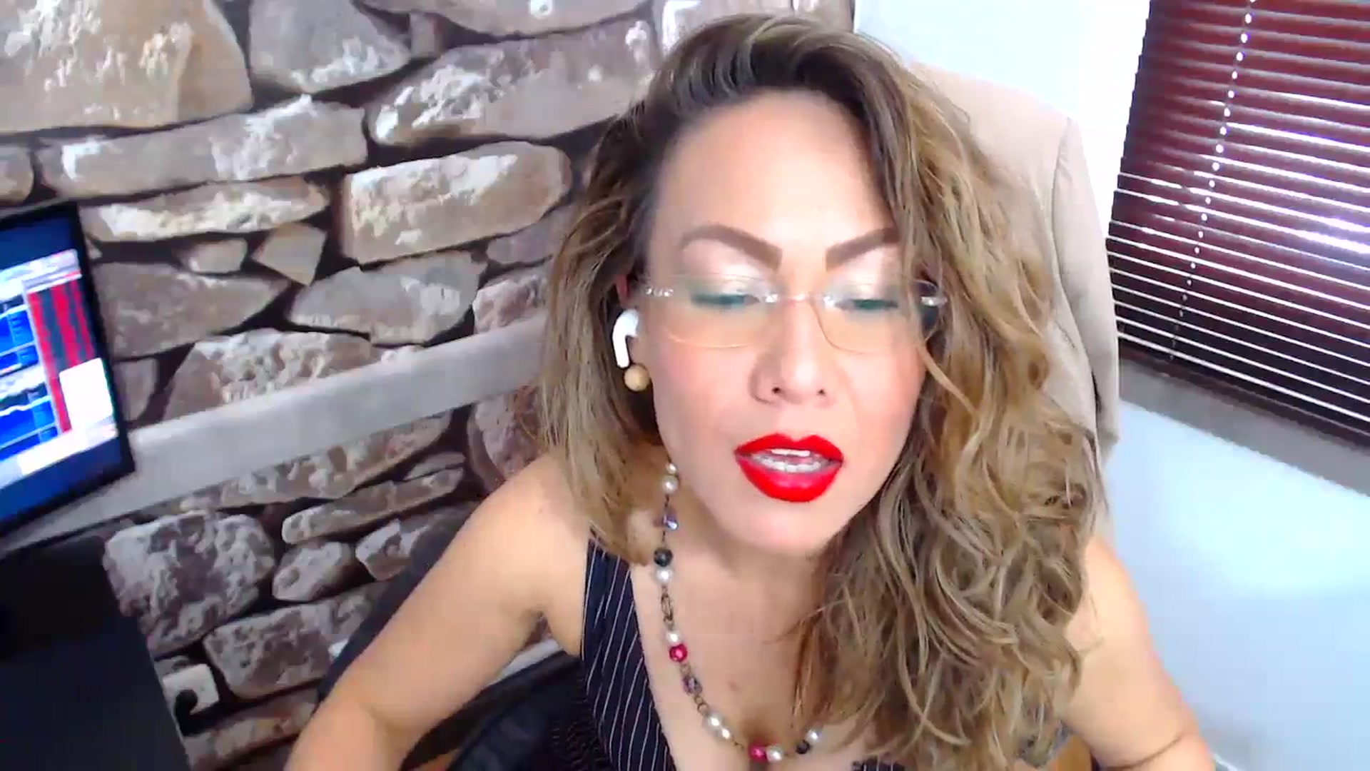 Gallery image thumbnail from office_secret's myfreecams stream on, 11/14/2023, 19:14 image 9 of 20