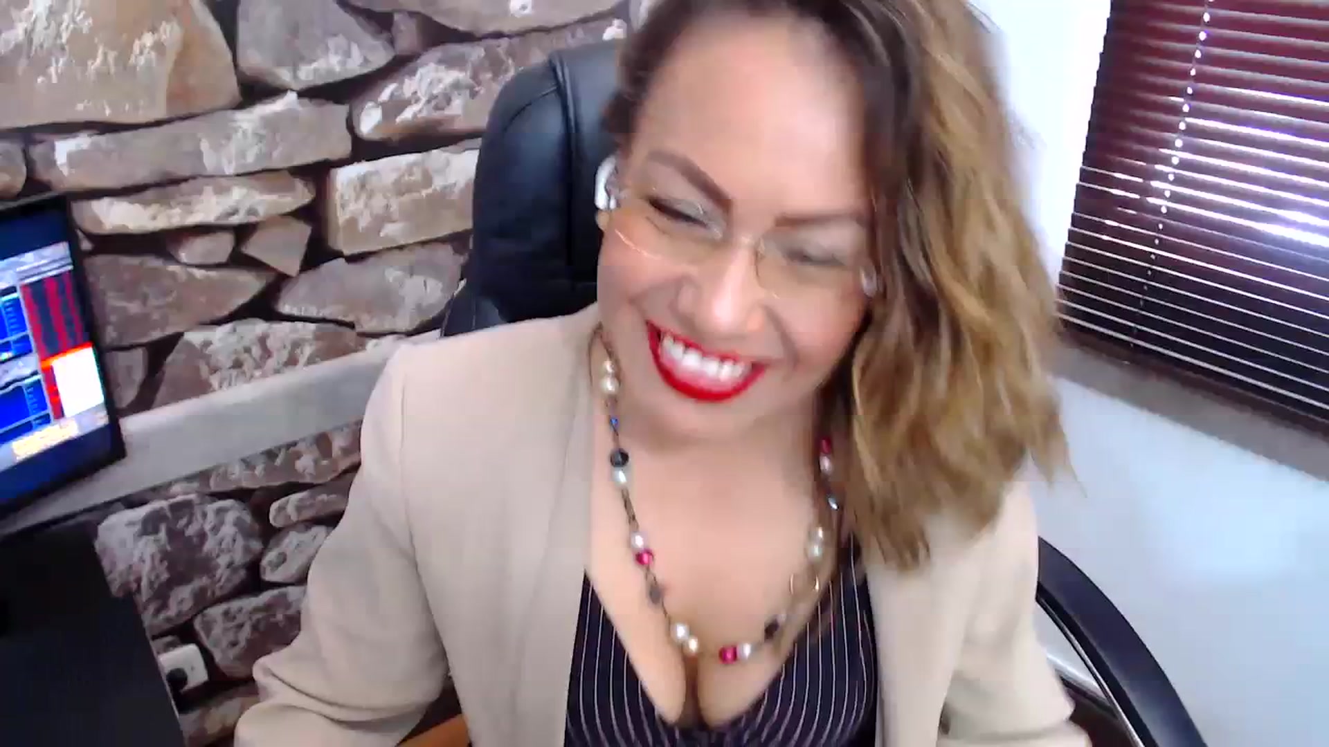 Gallery image thumbnail from office_secret's myfreecams stream on, 11/14/2023, 19:14 image 1 of 20