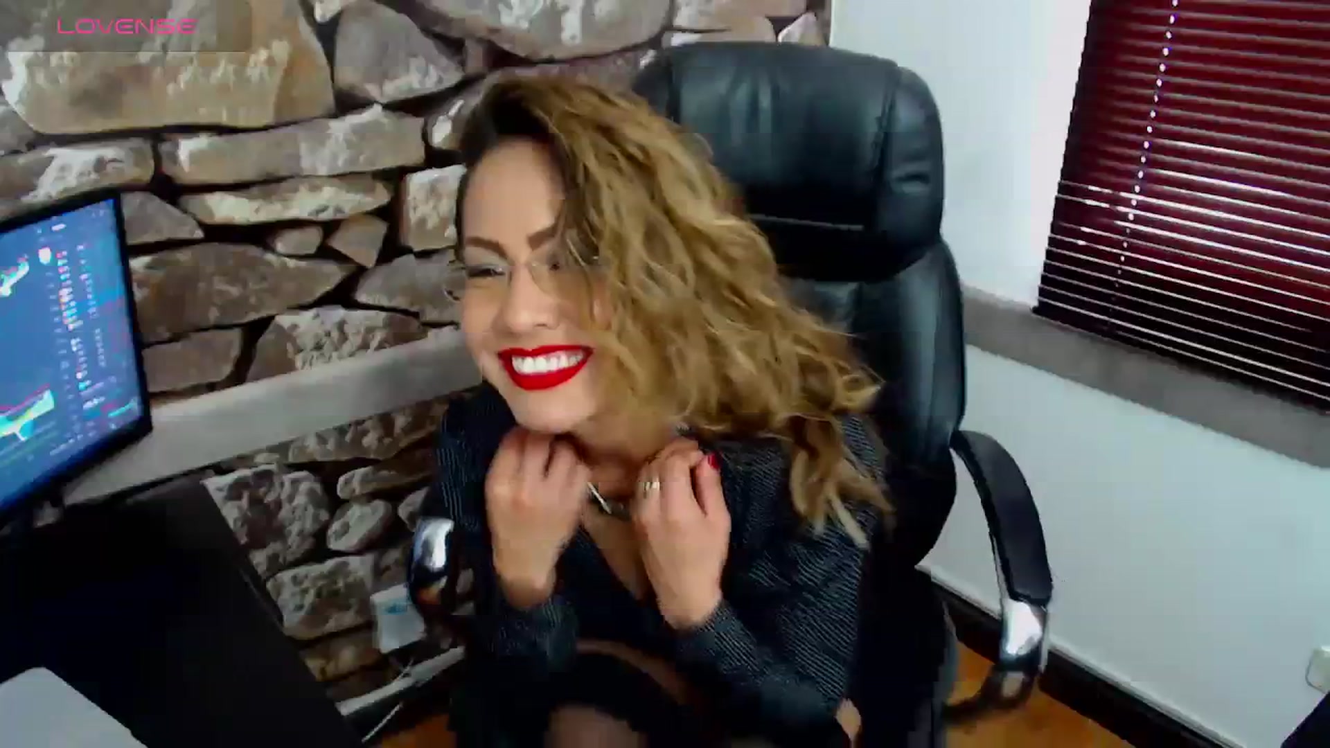Gallery image thumbnail from office_secret's myfreecams stream on, 11/20/2023, 18:25 image 3 of 20