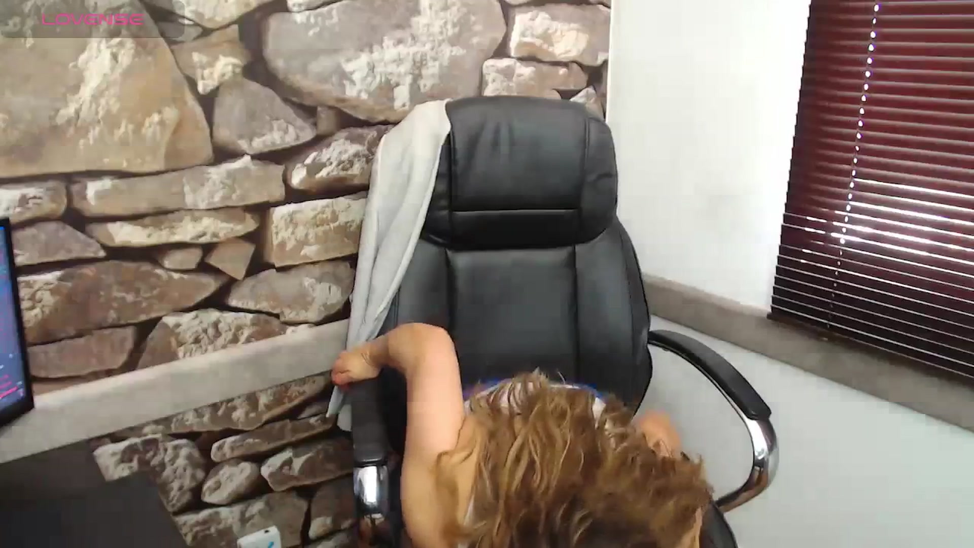 Gallery image thumbnail from office_secret's myfreecams stream on, 11/21/2023, 19:10 image 9 of 20