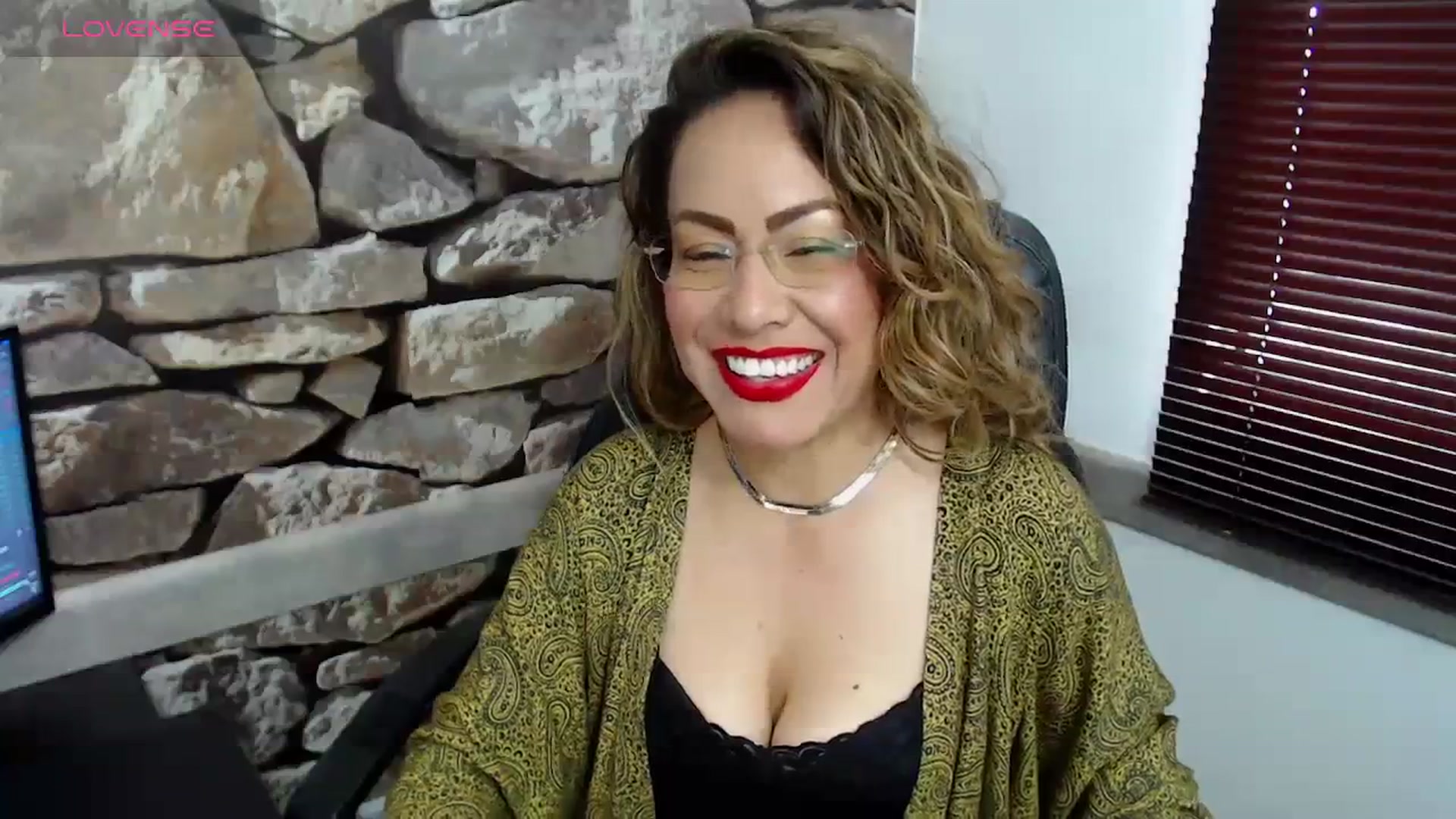 Gallery image thumbnail from office_secret's myfreecams stream on, 11/22/2023, 17:46 image 3 of 20