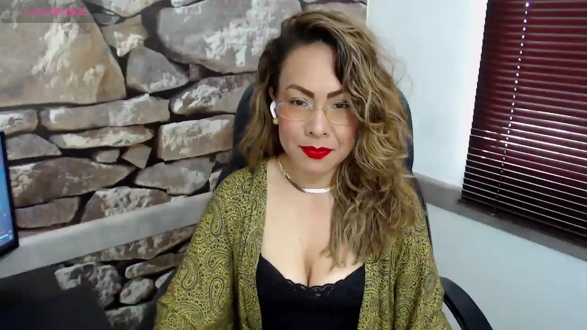 Gallery image thumbnail from office_secret's myfreecams stream on, 11/22/2023, 17:46 image 20 of 20