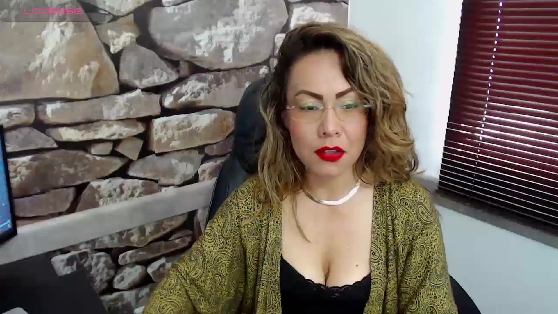 Gallery image thumbnail from office_secret's myfreecams stream on, 11/22/2023, 19:09 image 10 of 20