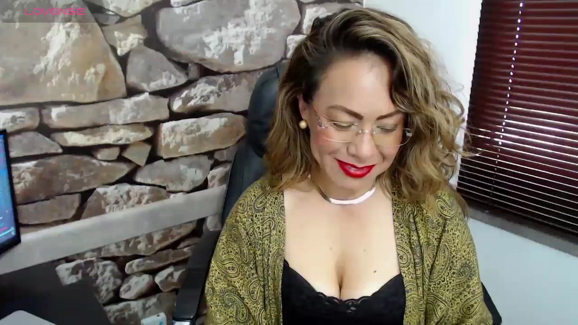 Gallery image thumbnail from office_secret's myfreecams stream on, 11/22/2023, 19:09 image 20 of 20