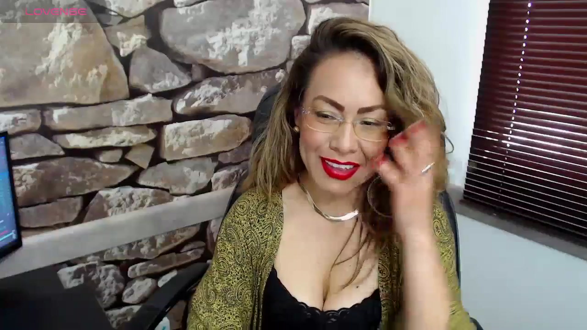 Gallery image thumbnail from office_secret's myfreecams stream on, 11/22/2023, 19:09 image 7 of 20