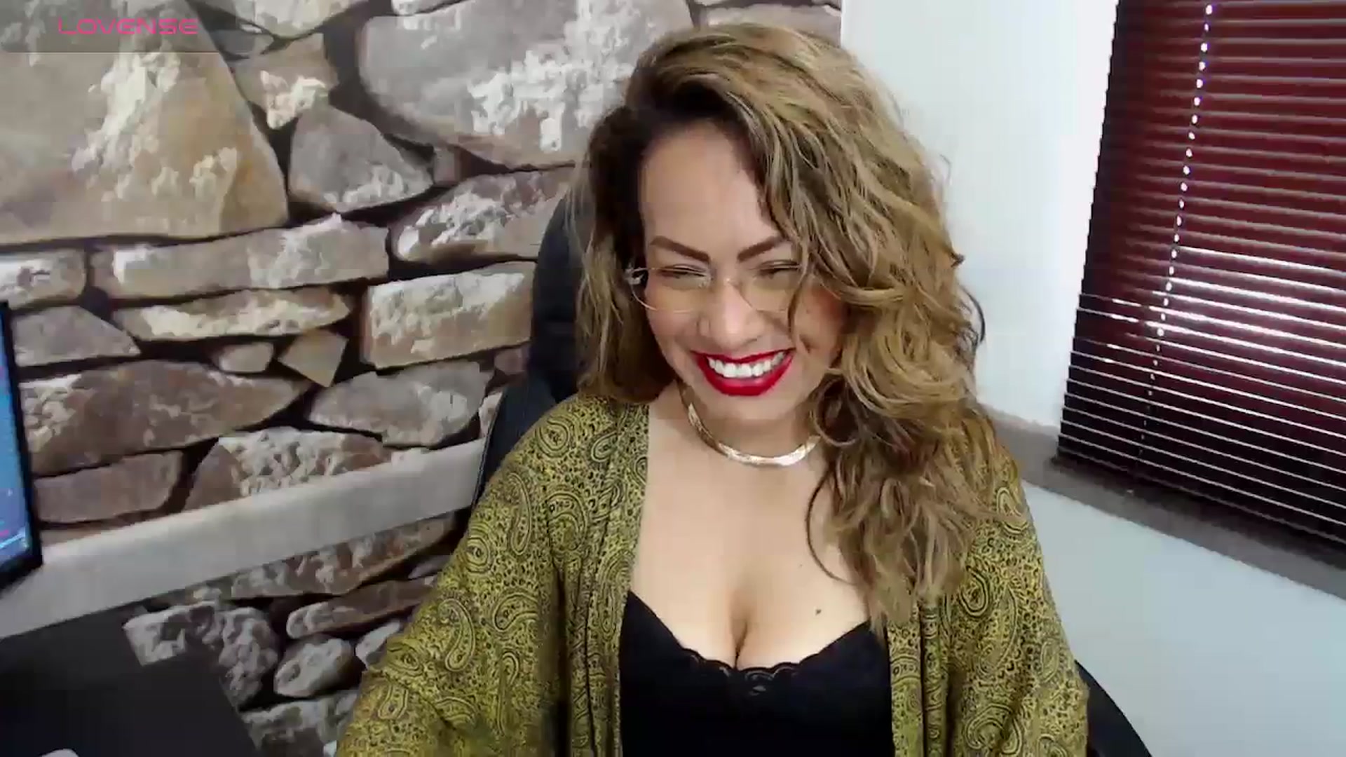 Gallery image thumbnail from office_secret's myfreecams stream on, 11/22/2023, 19:09 image 14 of 20