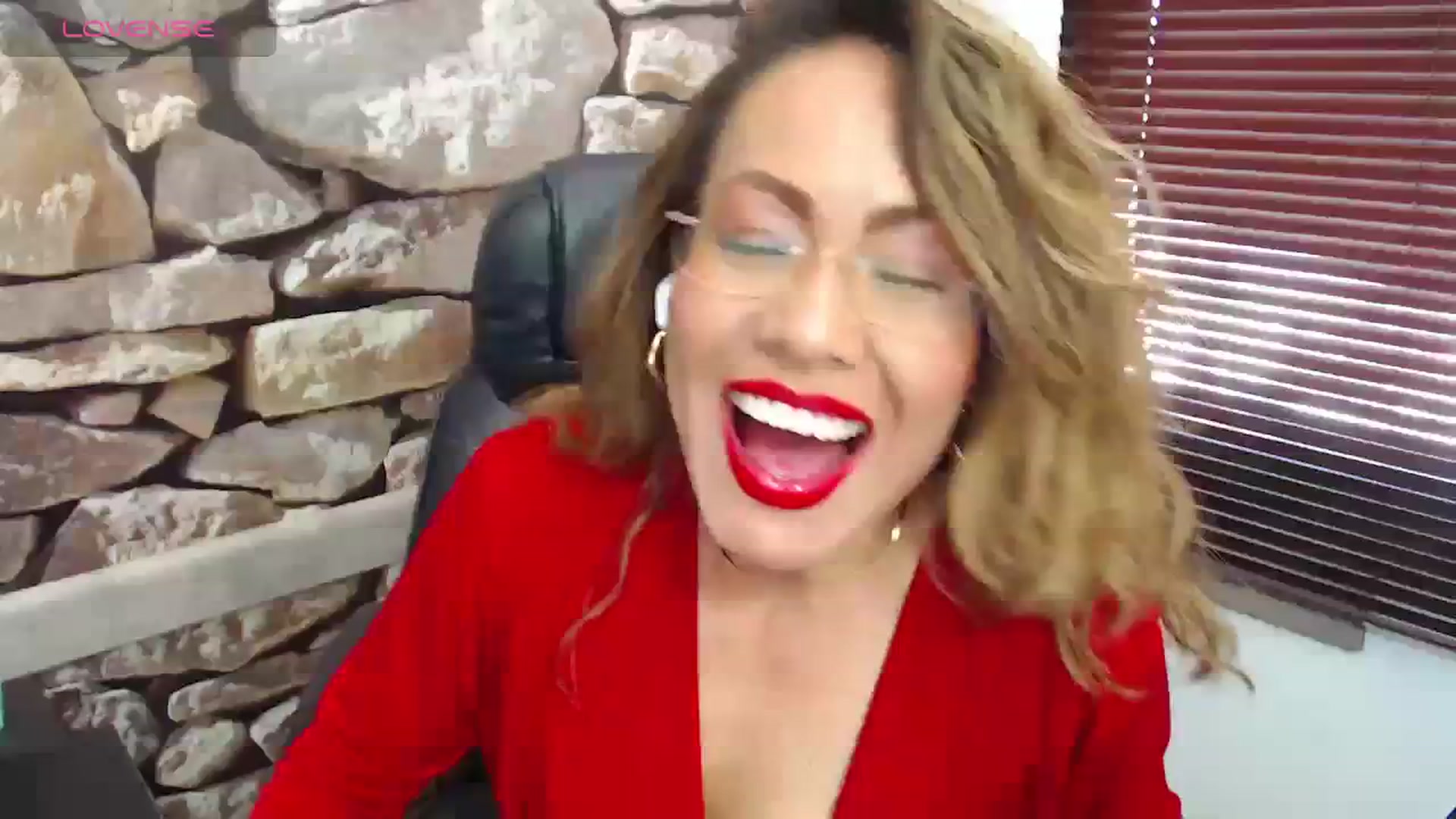 Gallery image thumbnail from office_secret's myfreecams stream on, 12/04/2023, 19:09 image 20 of 20