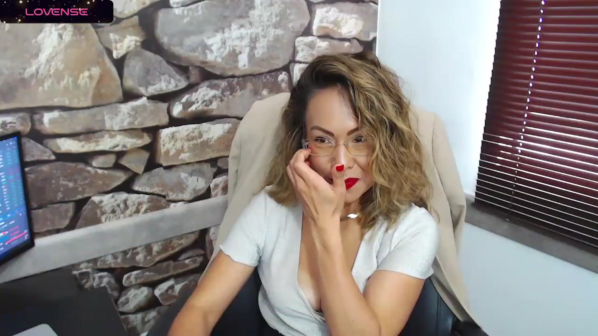 Gallery image thumbnail from office_secret's myfreecams stream on, 12/15/2023, 17:54 image 6 of 20
