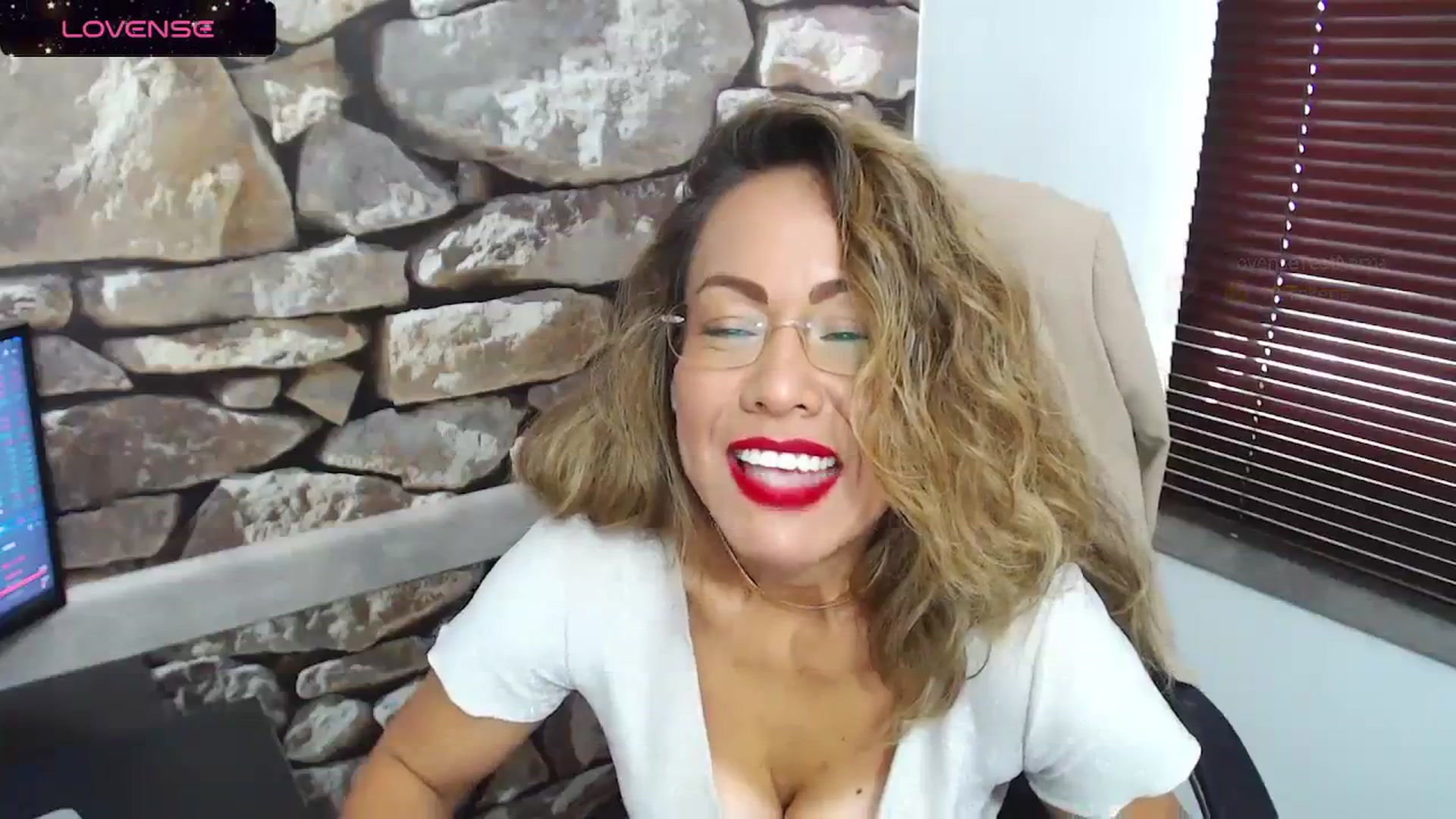 Gallery image thumbnail from office_secret's myfreecams stream on, 12/15/2023, 18:53 image 15 of 20