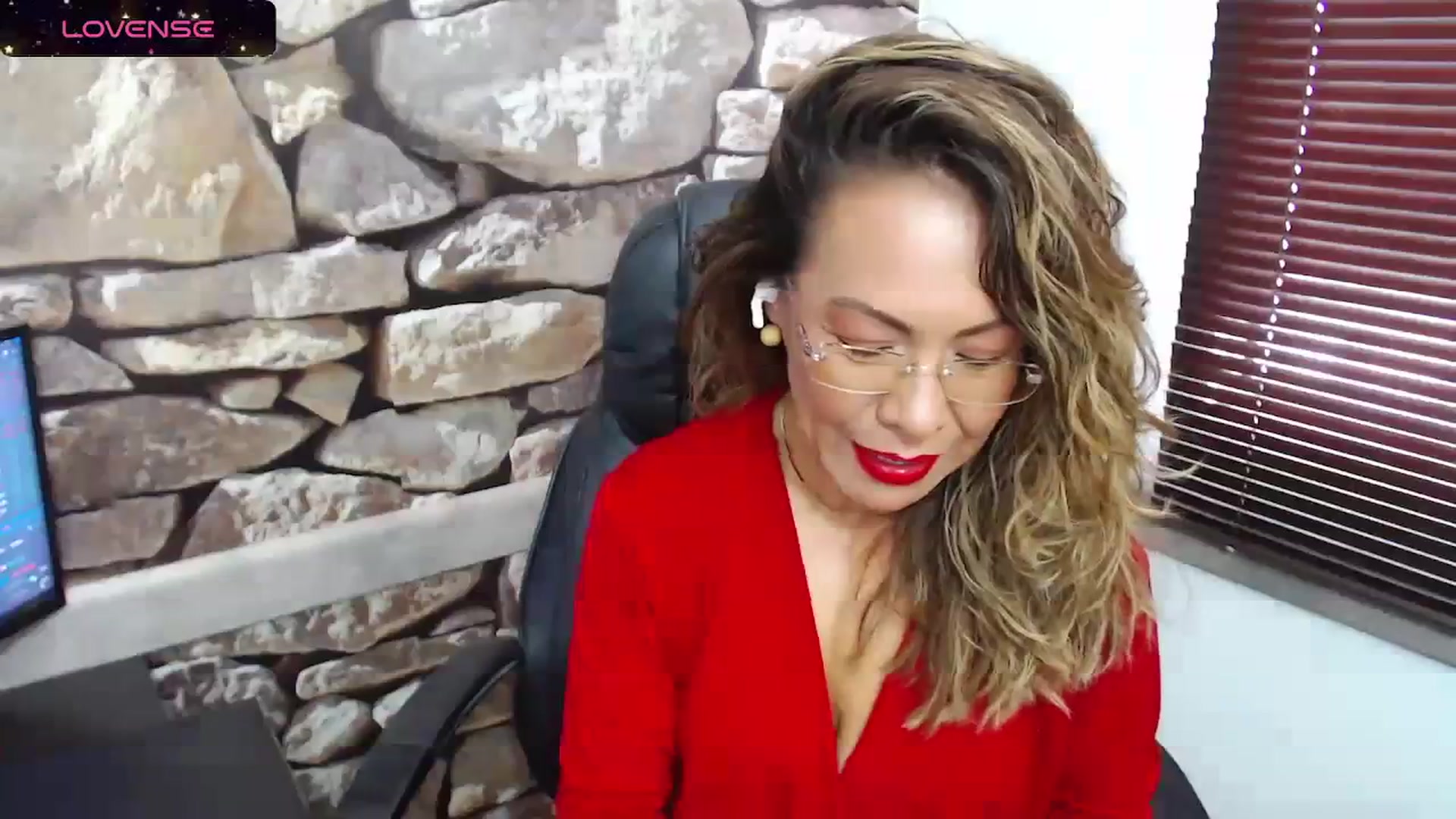 Gallery image thumbnail from office_secret's myfreecams stream on, 12/18/2023, 18:02 image 10 of 20