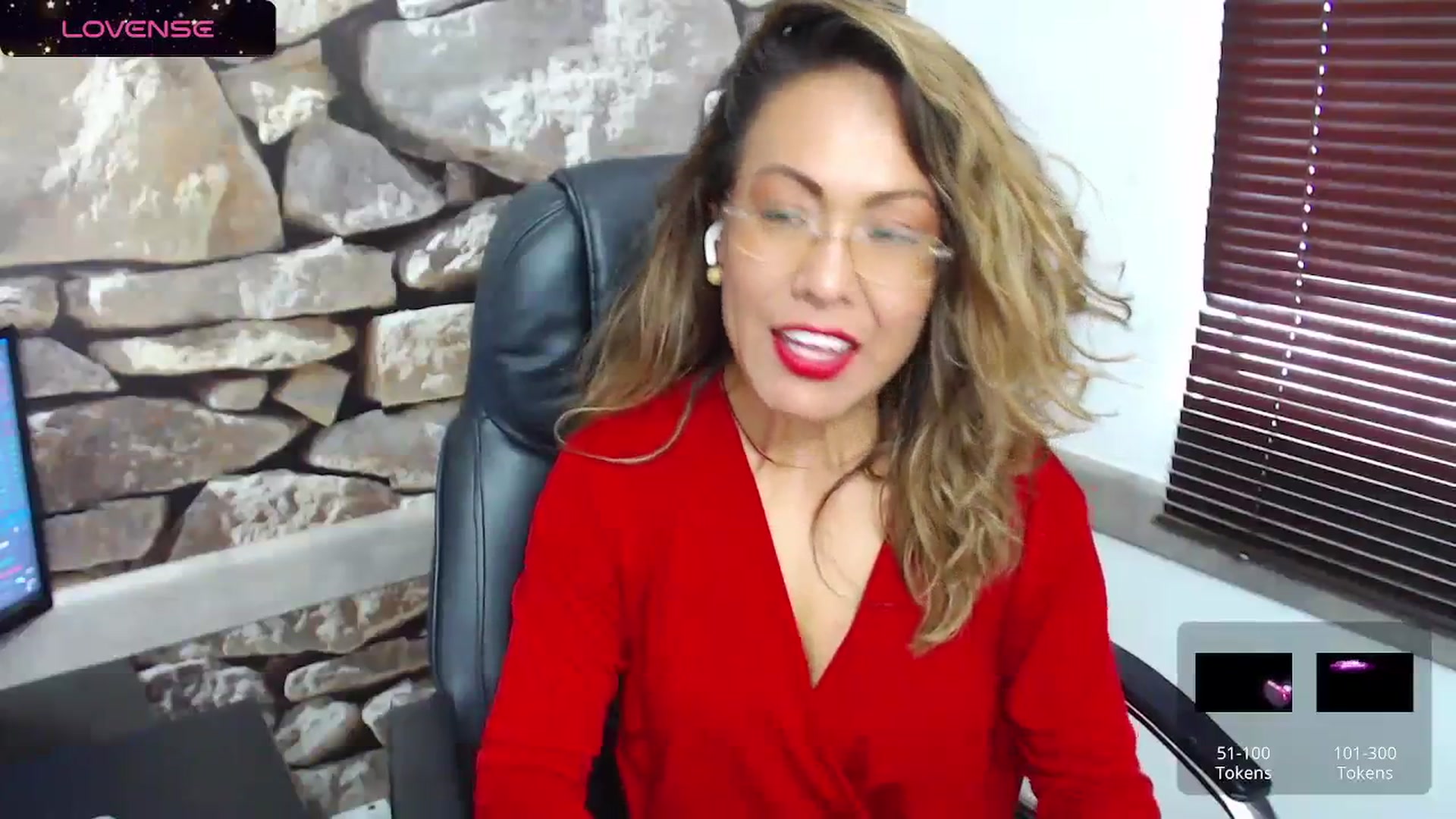 Gallery image thumbnail from office_secret's myfreecams stream on, 12/18/2023, 19:07 image 3 of 20