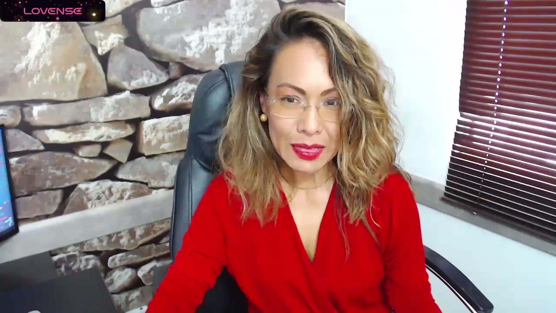 Gallery image thumbnail from office_secret's myfreecams stream on, 12/18/2023, 19:07 image 20 of 20