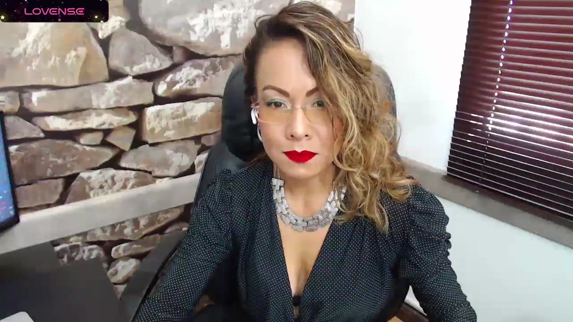 Gallery image thumbnail from office_secret's myfreecams stream on, 12/22/2023, 17:25 image 4 of 20