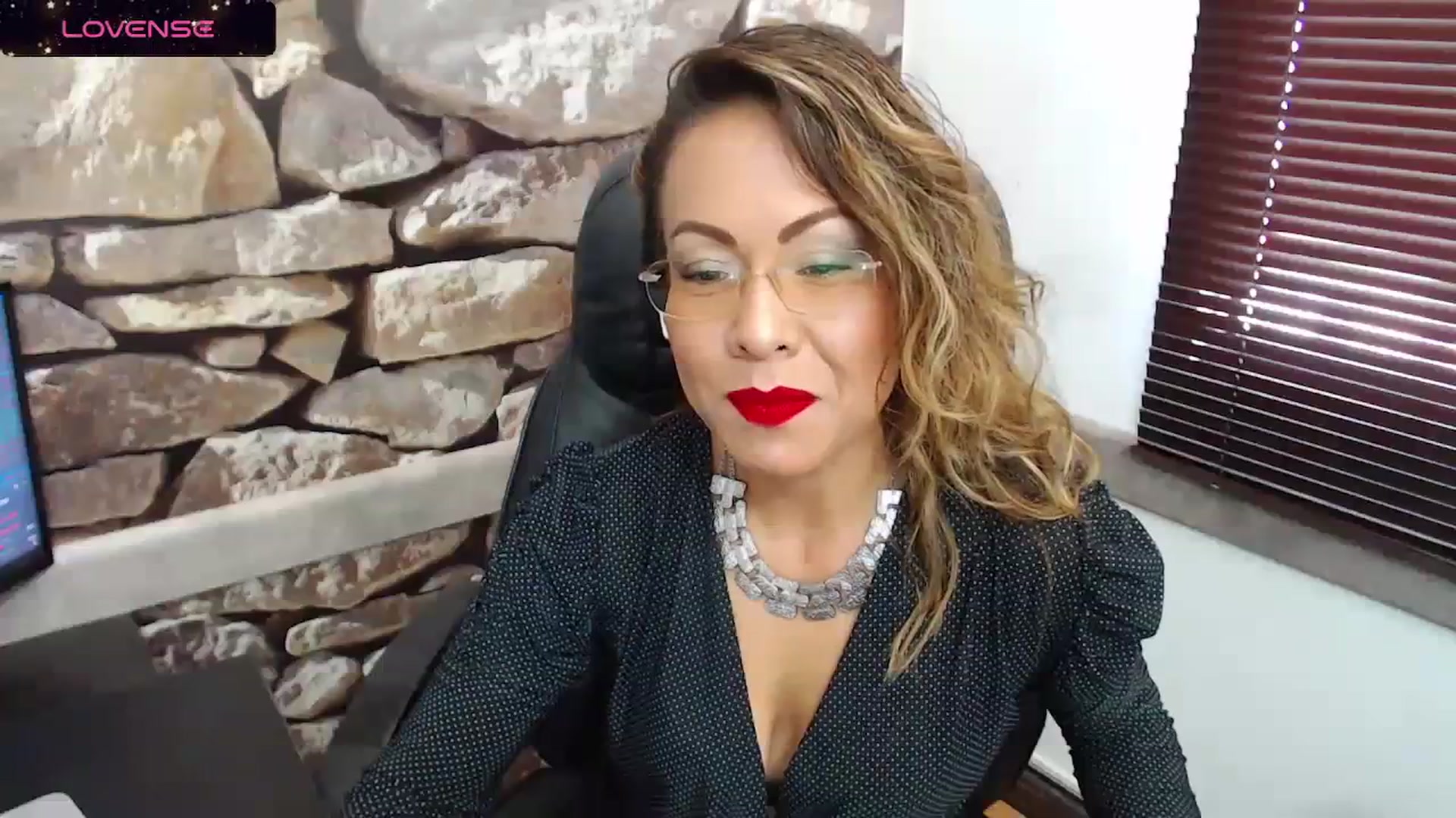 Gallery image thumbnail from office_secret's myfreecams stream on, 12/22/2023, 17:25 image 6 of 20
