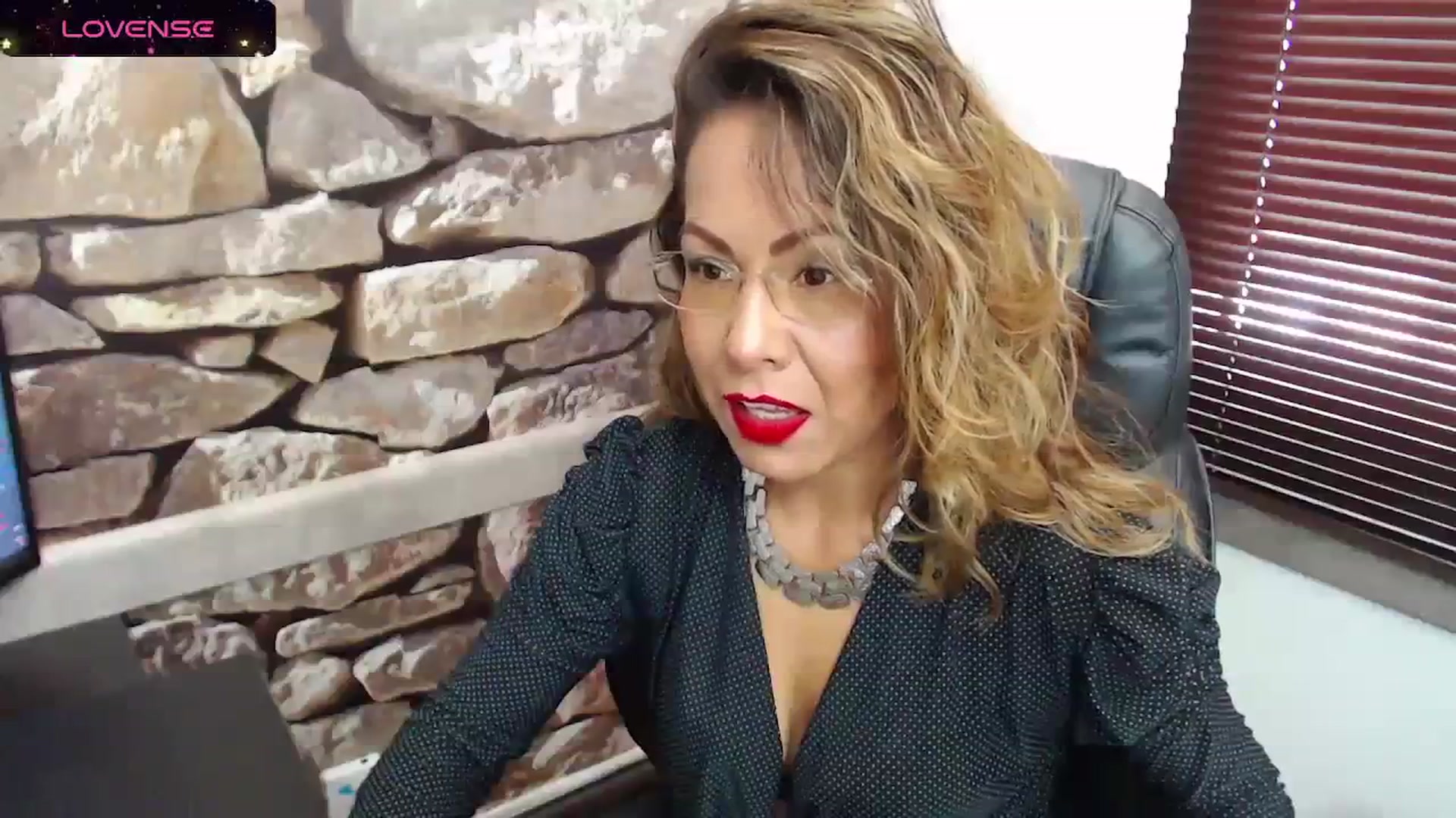 Gallery image thumbnail from office_secret's myfreecams stream on, 12/22/2023, 17:58 image 12 of 20