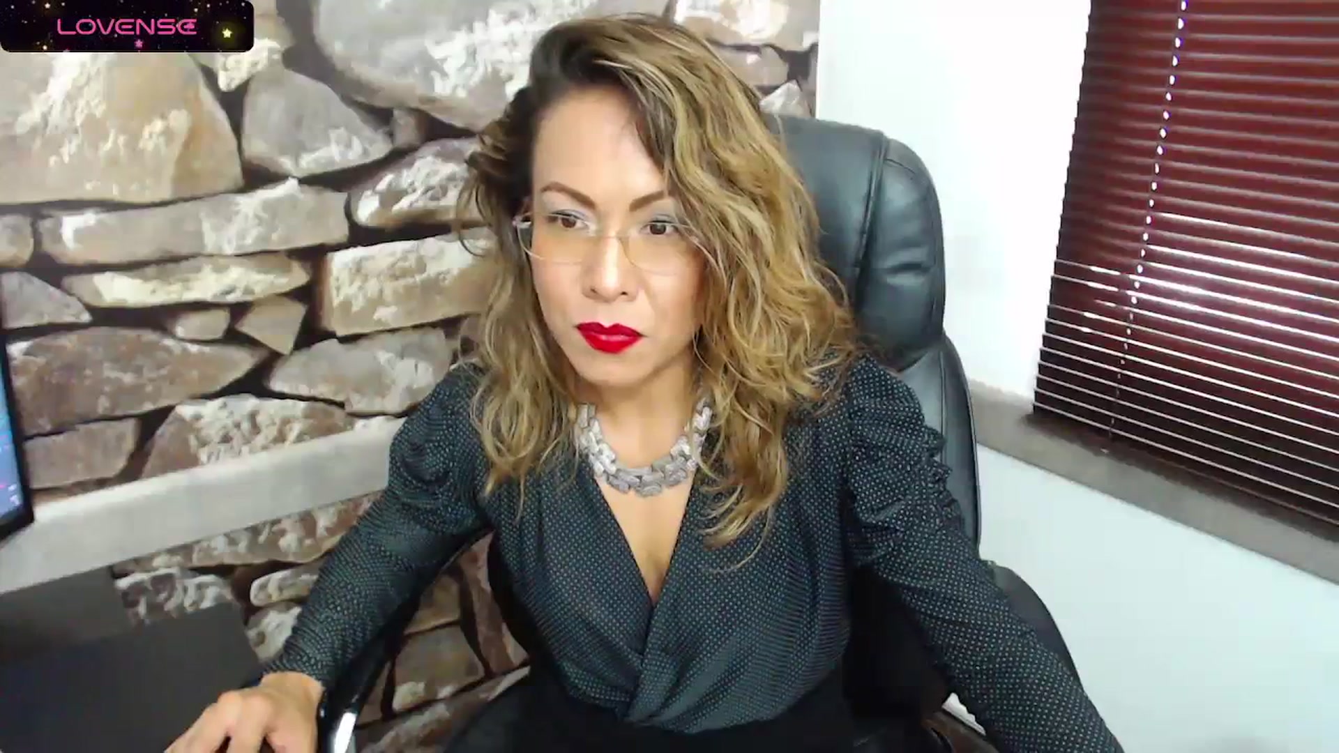 Gallery image thumbnail from office_secret's myfreecams stream on, 12/22/2023, 19:07 image 19 of 20
