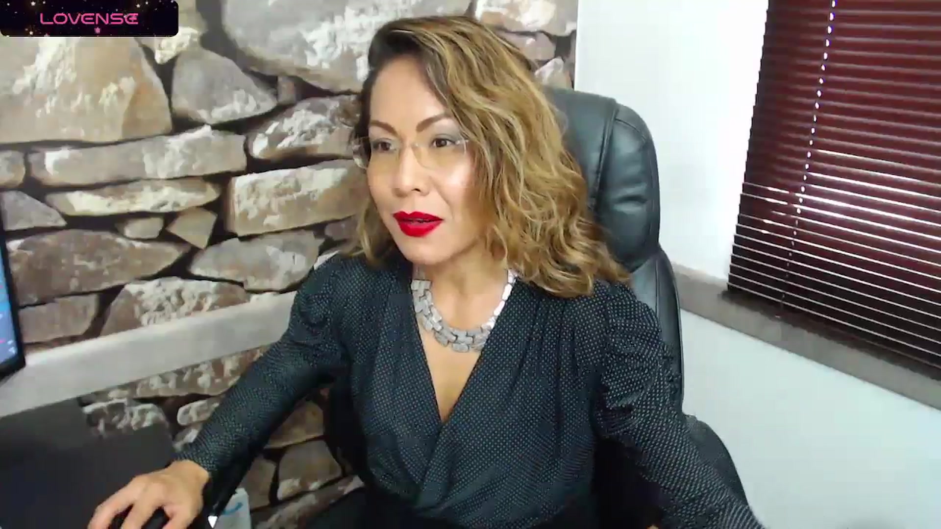 Gallery image thumbnail from office_secret's myfreecams stream on, 12/22/2023, 19:07 image 9 of 20