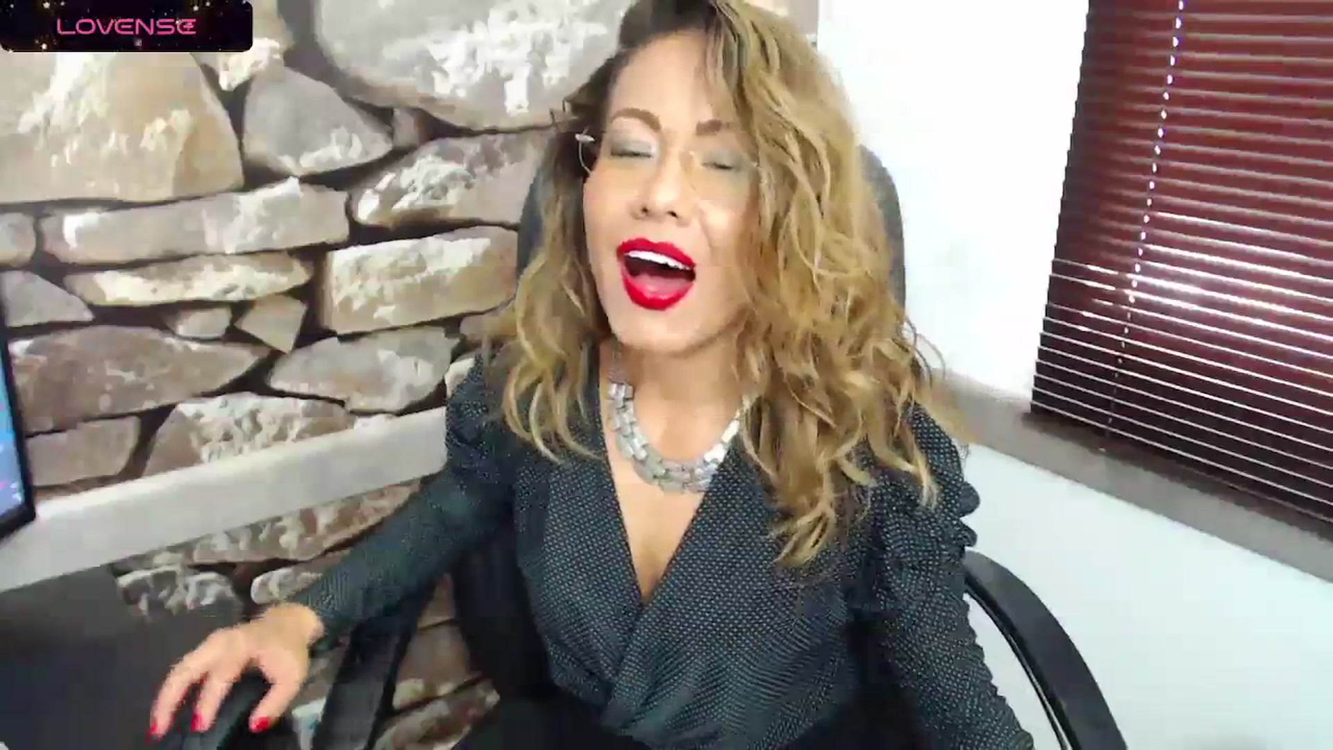Gallery image thumbnail from office_secret's myfreecams stream on, 12/22/2023, 19:07 image 6 of 20