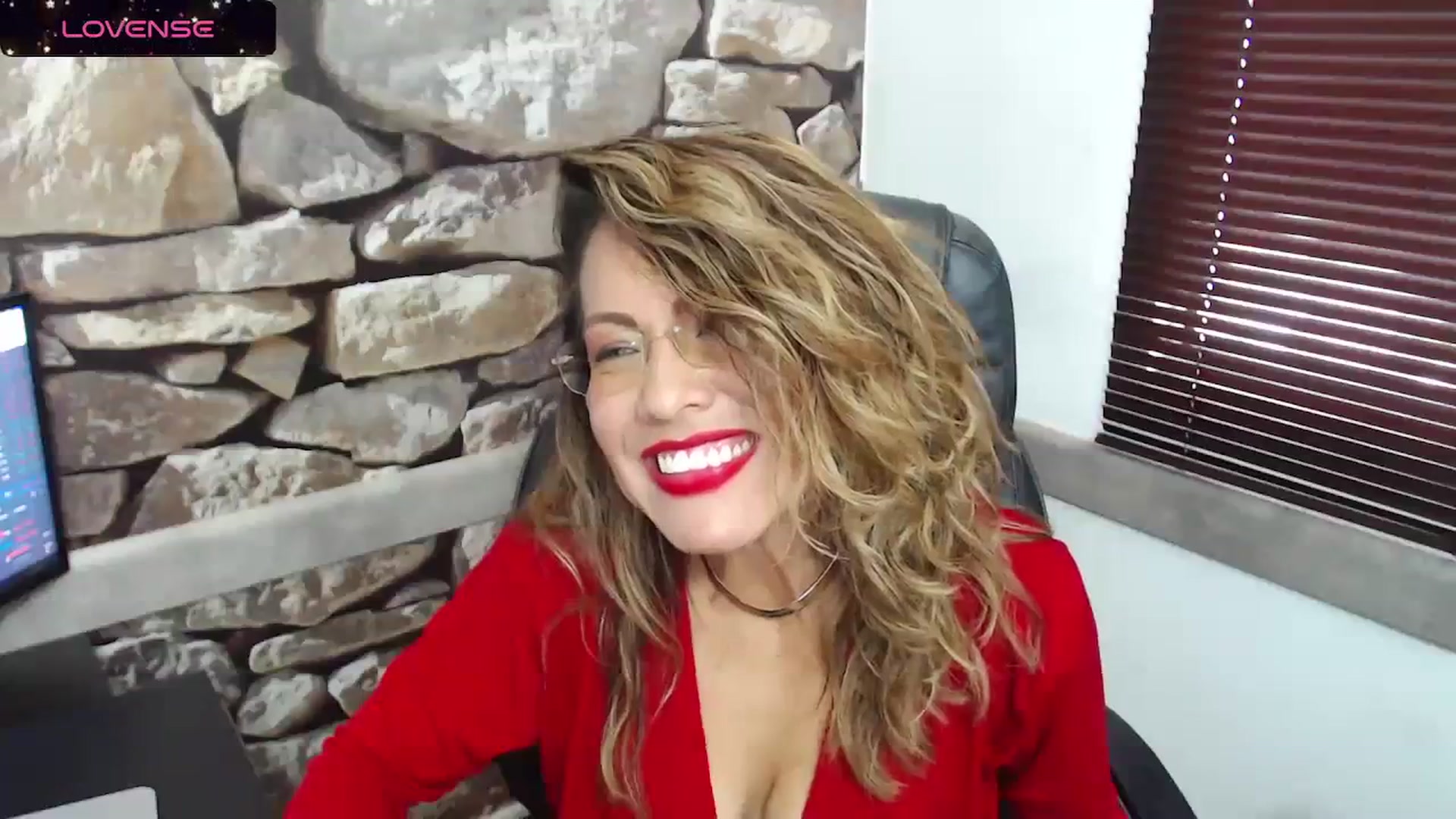 Gallery image thumbnail from office_secret's myfreecams stream on, 12/29/2023, 19:04 image 4 of 20